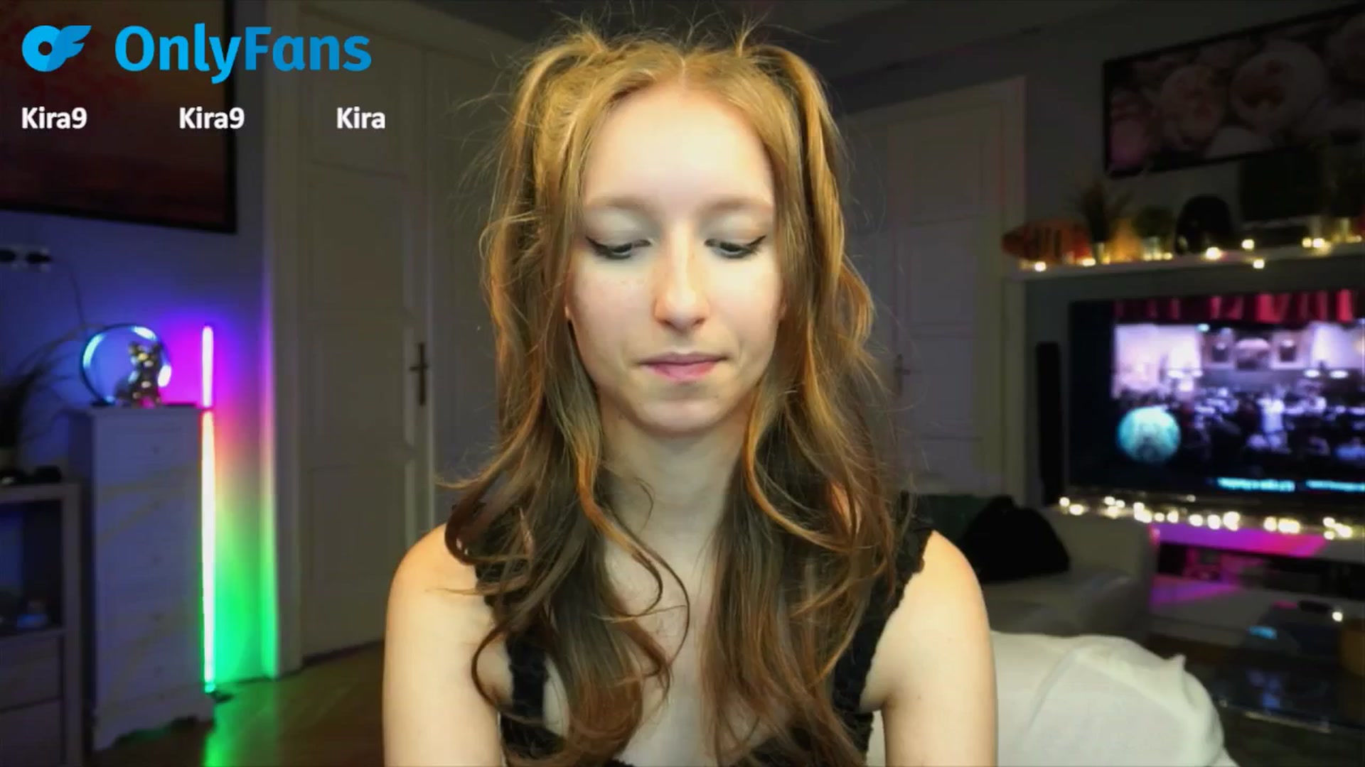 Gallery image thumbnail from Kira9's myfreecams stream on, 09/19/2025, 18:13 image 3 of 20
