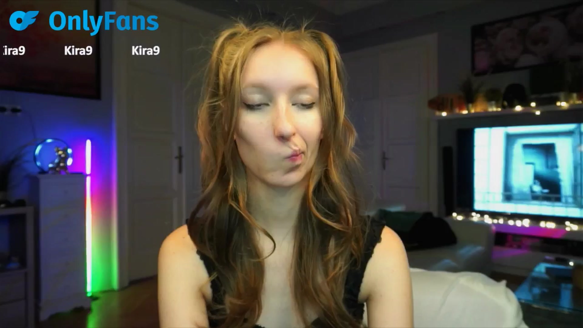 Gallery image thumbnail from Kira9's myfreecams stream on, 09/19/2025, 18:13 image 4 of 20