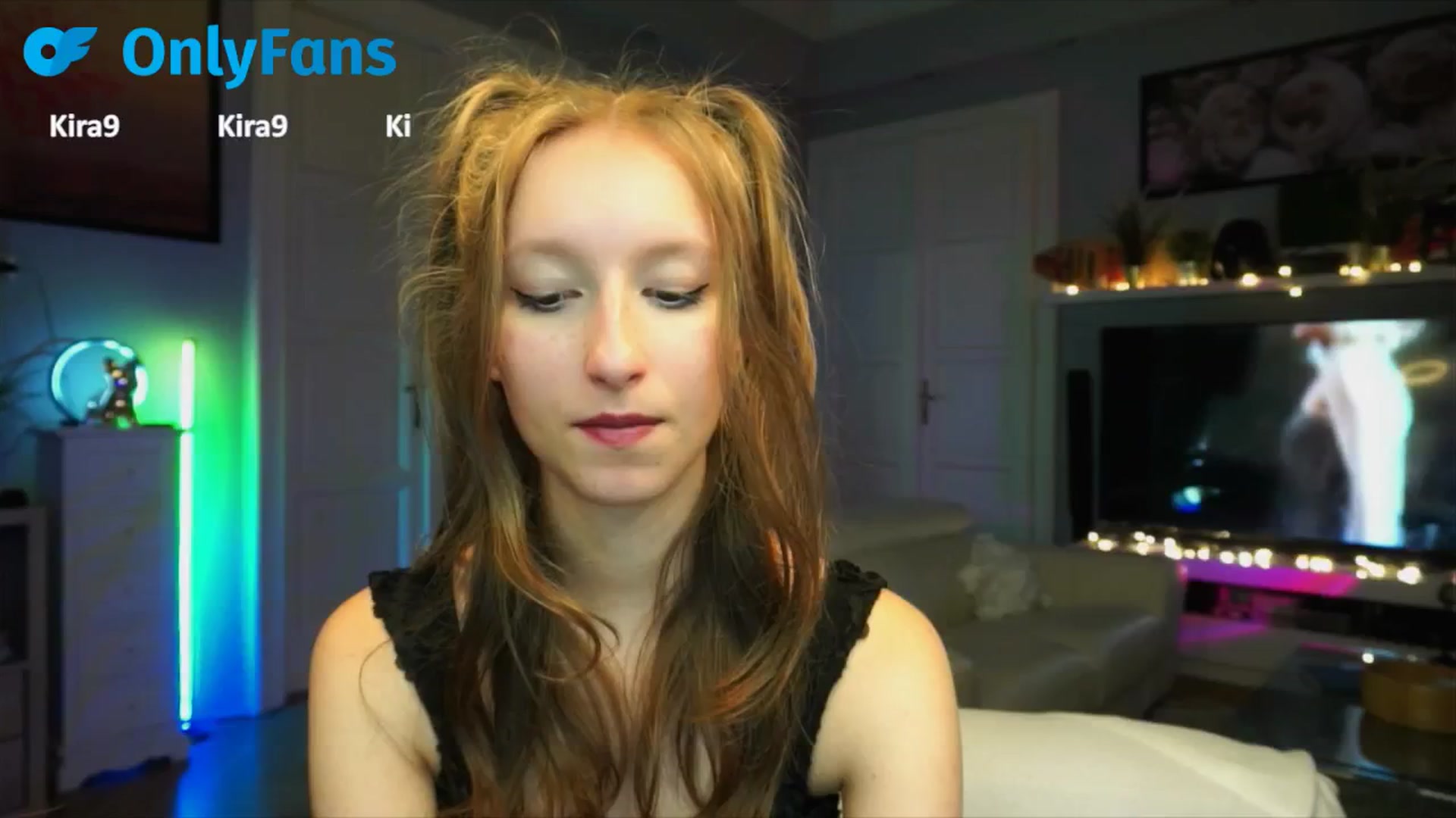 Gallery image thumbnail from Kira9's myfreecams stream on, 09/19/2025, 21:31 image 2 of 20