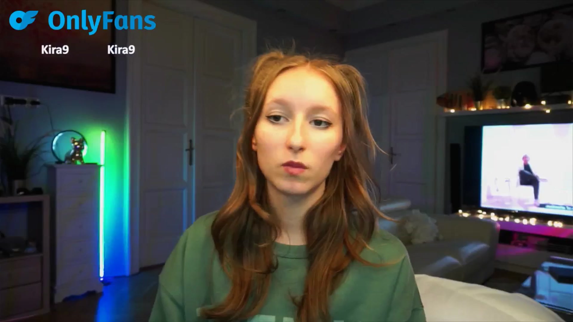 Gallery image thumbnail from Kira9's myfreecams stream on, 09/19/2025, 21:31 image 17 of 20