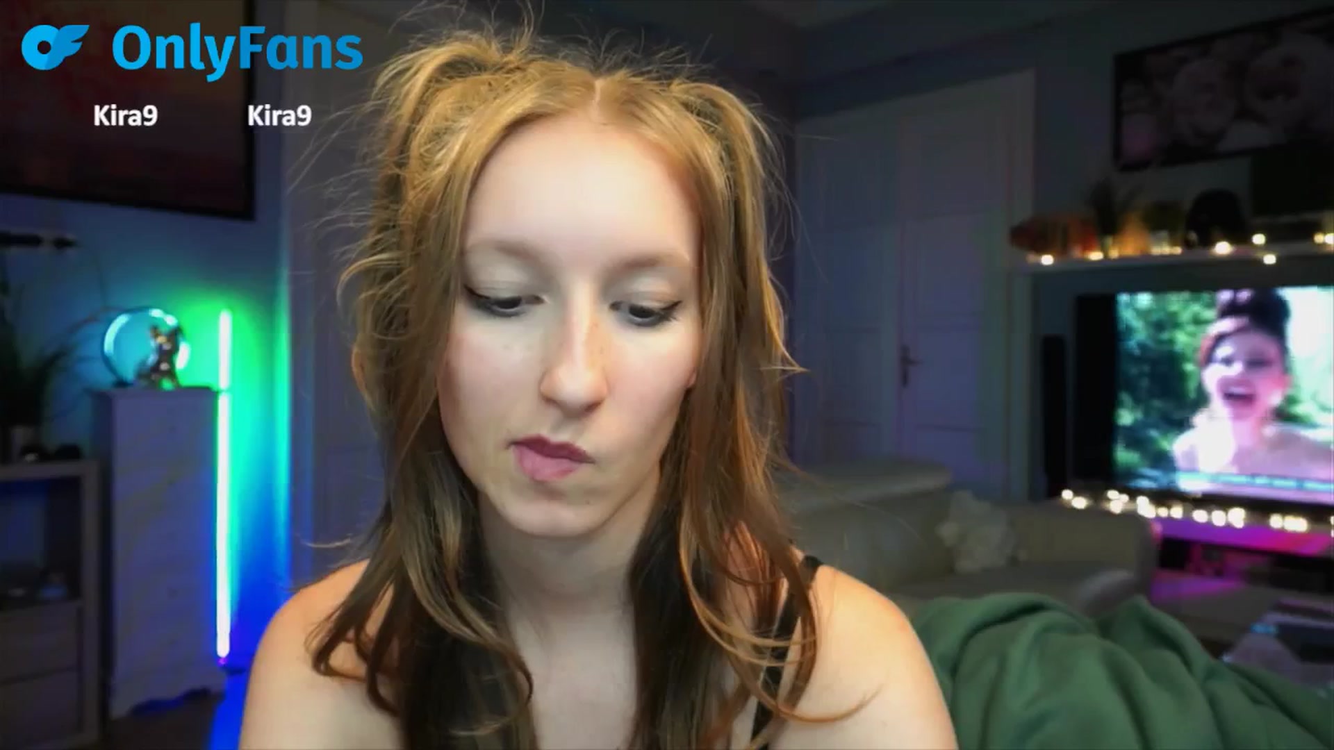 Gallery image thumbnail from Kira9's myfreecams stream on, 09/19/2025, 21:31 image 20 of 20