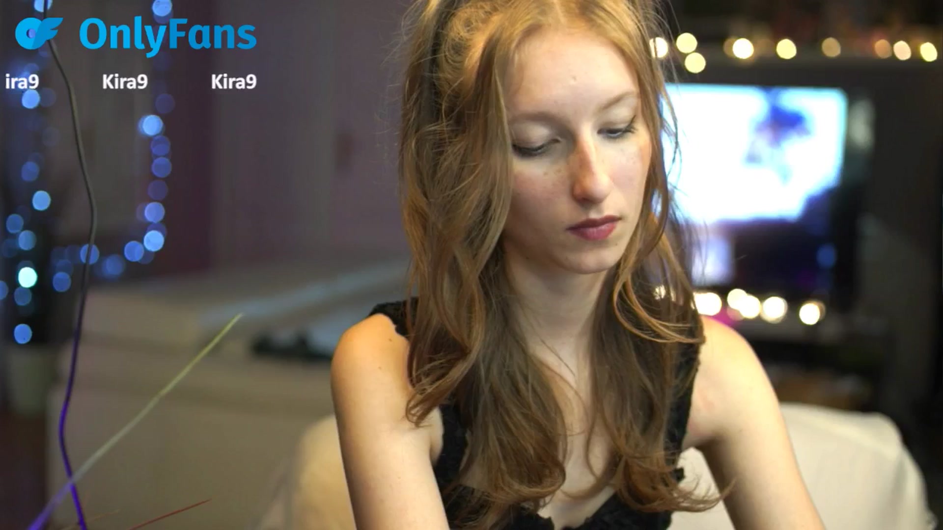Gallery image thumbnail from Kira9's myfreecams stream on, 09/19/2025, 21:31 image 3 of 20