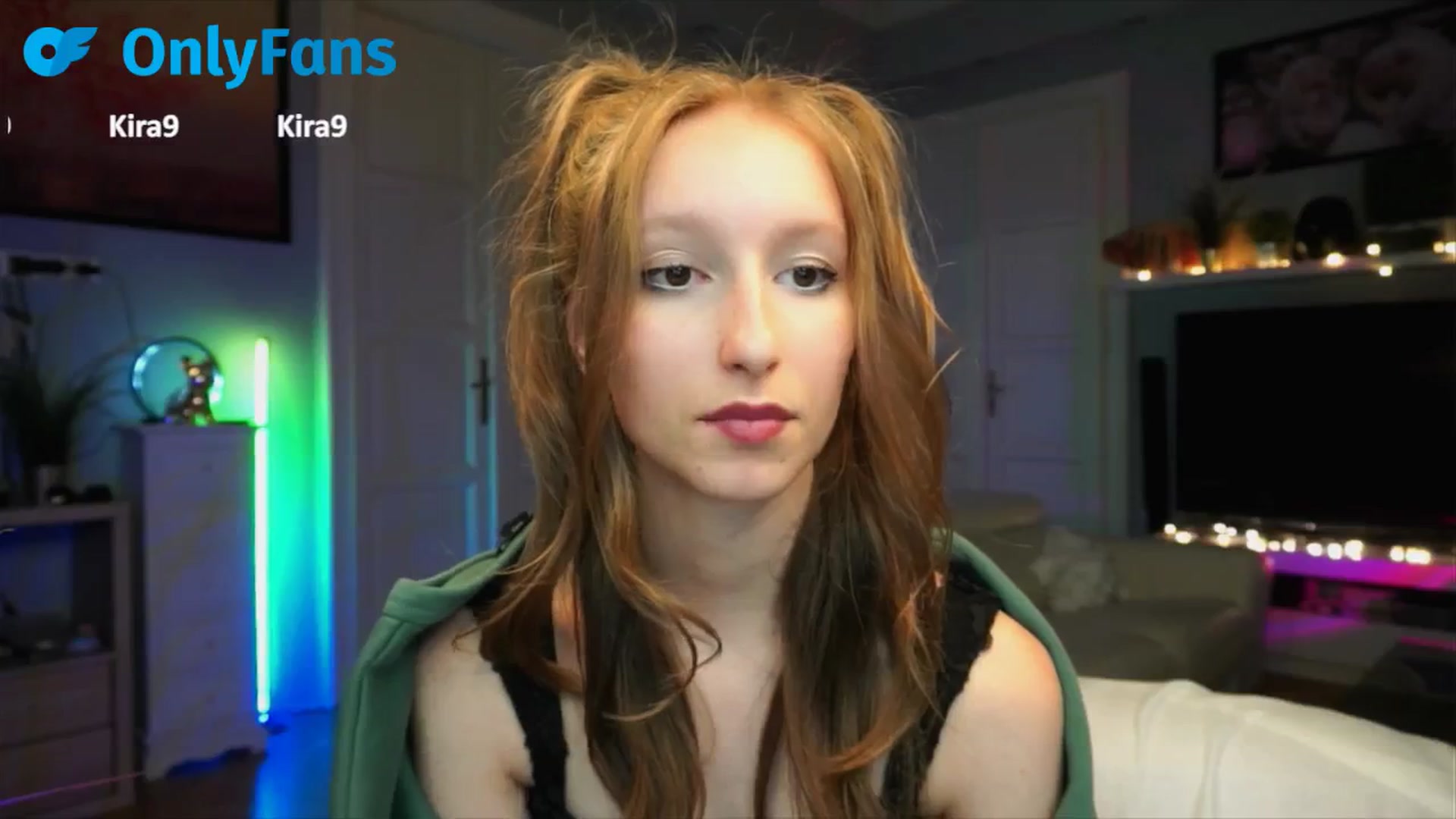 Gallery image thumbnail from Kira9's myfreecams stream on, 09/19/2025, 21:31 image 14 of 20
