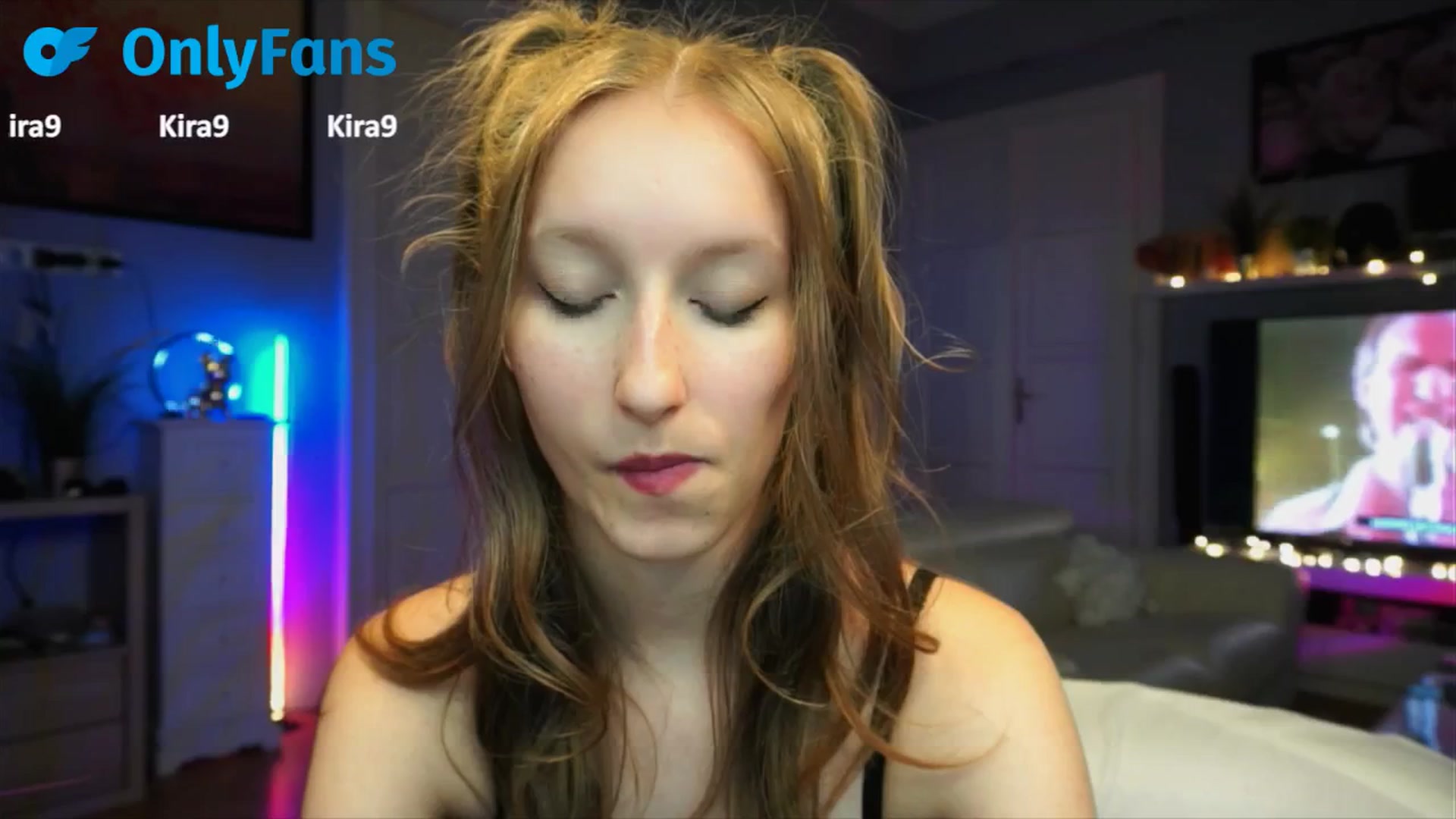 Gallery image thumbnail from Kira9's myfreecams stream on, 09/19/2025, 21:31 image 19 of 20