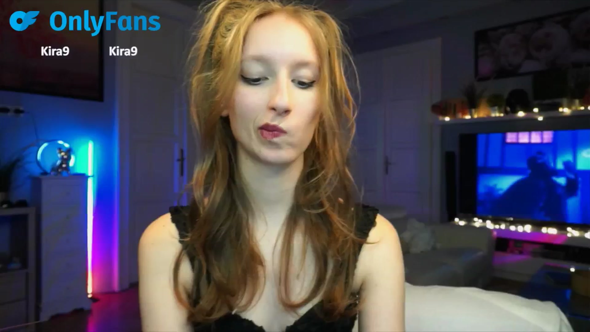 Gallery image thumbnail from Kira9's myfreecams stream on, 09/19/2025, 21:31 image 4 of 20