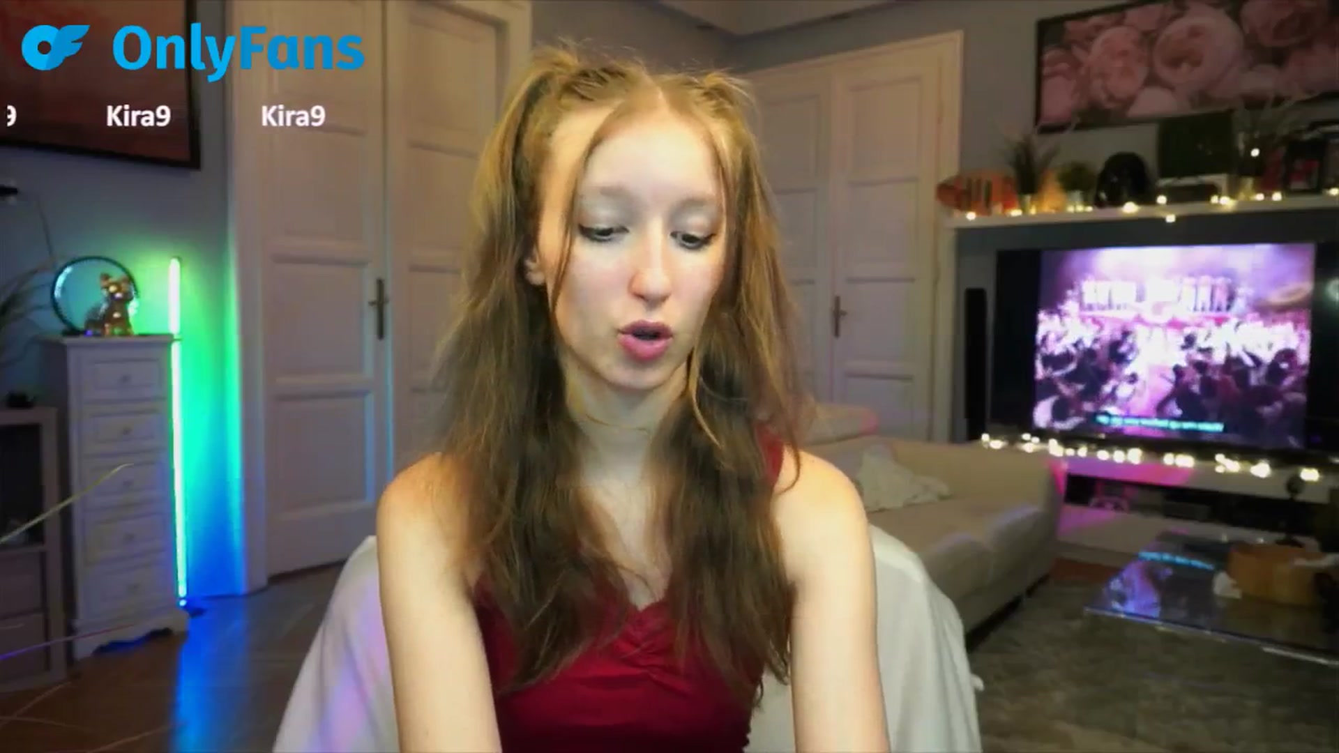 Gallery image thumbnail from Kira9's myfreecams stream on, 09/21/2025, 19:25 image 4 of 20