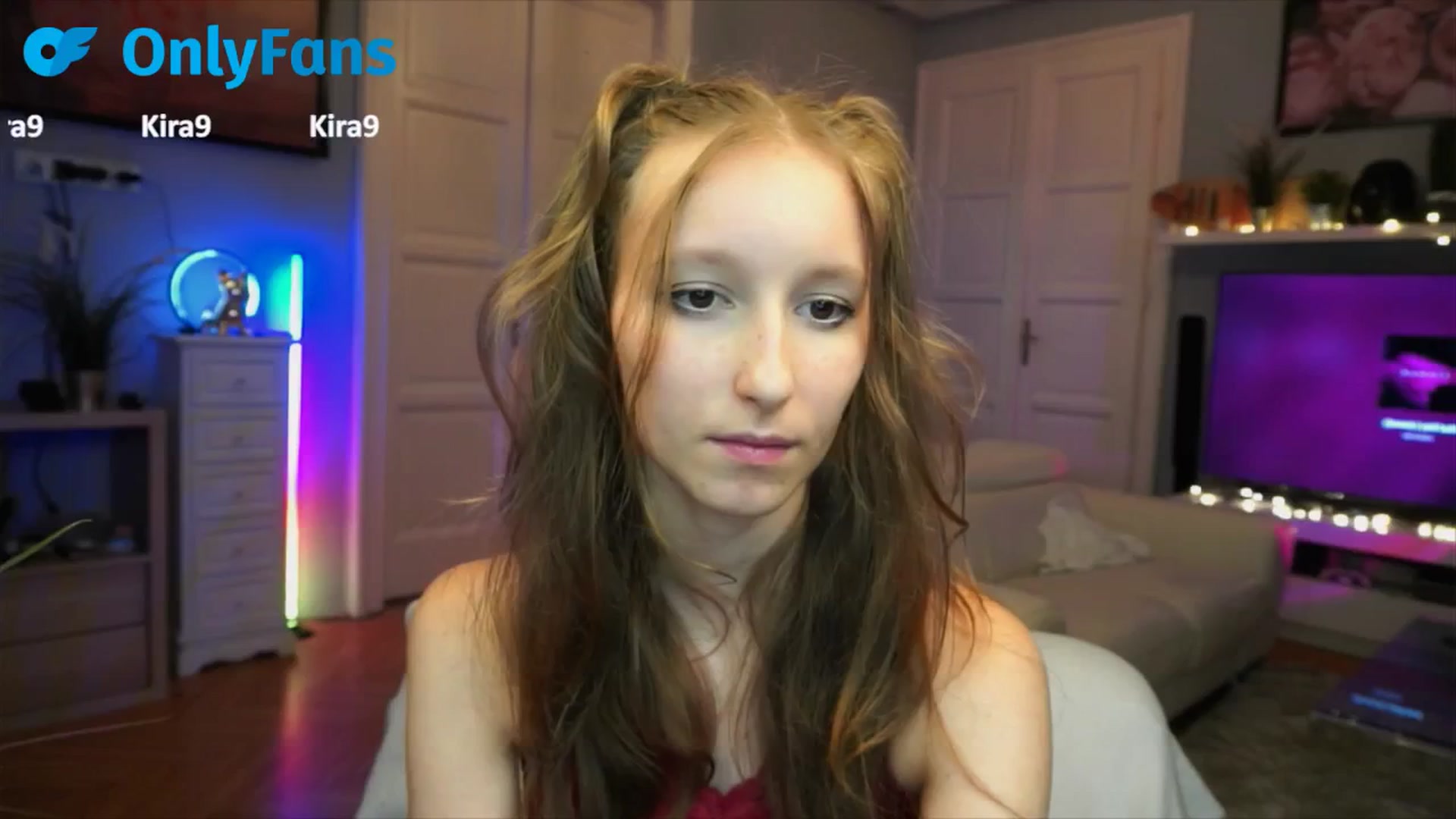 Gallery image thumbnail from Kira9's myfreecams stream on, 09/21/2025, 21:46 image 12 of 20