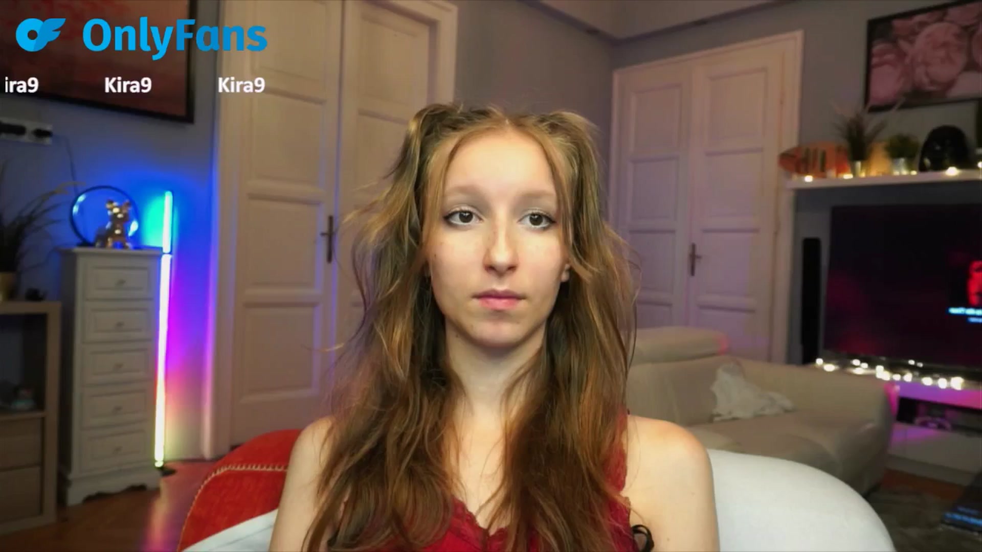 Gallery image thumbnail from Kira9's myfreecams stream on, 09/21/2025, 21:46 image 16 of 20