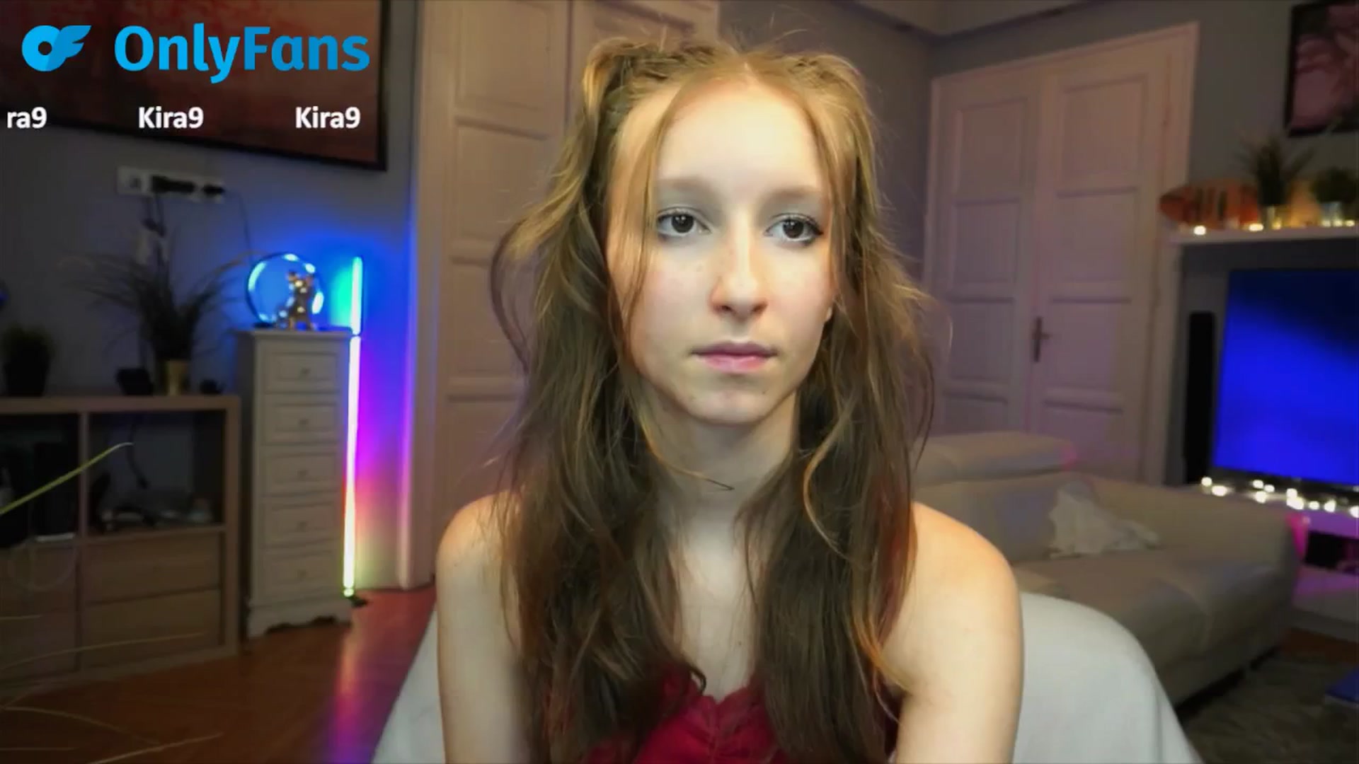 Gallery image thumbnail from Kira9's myfreecams stream on, 09/21/2025, 21:46 image 14 of 20