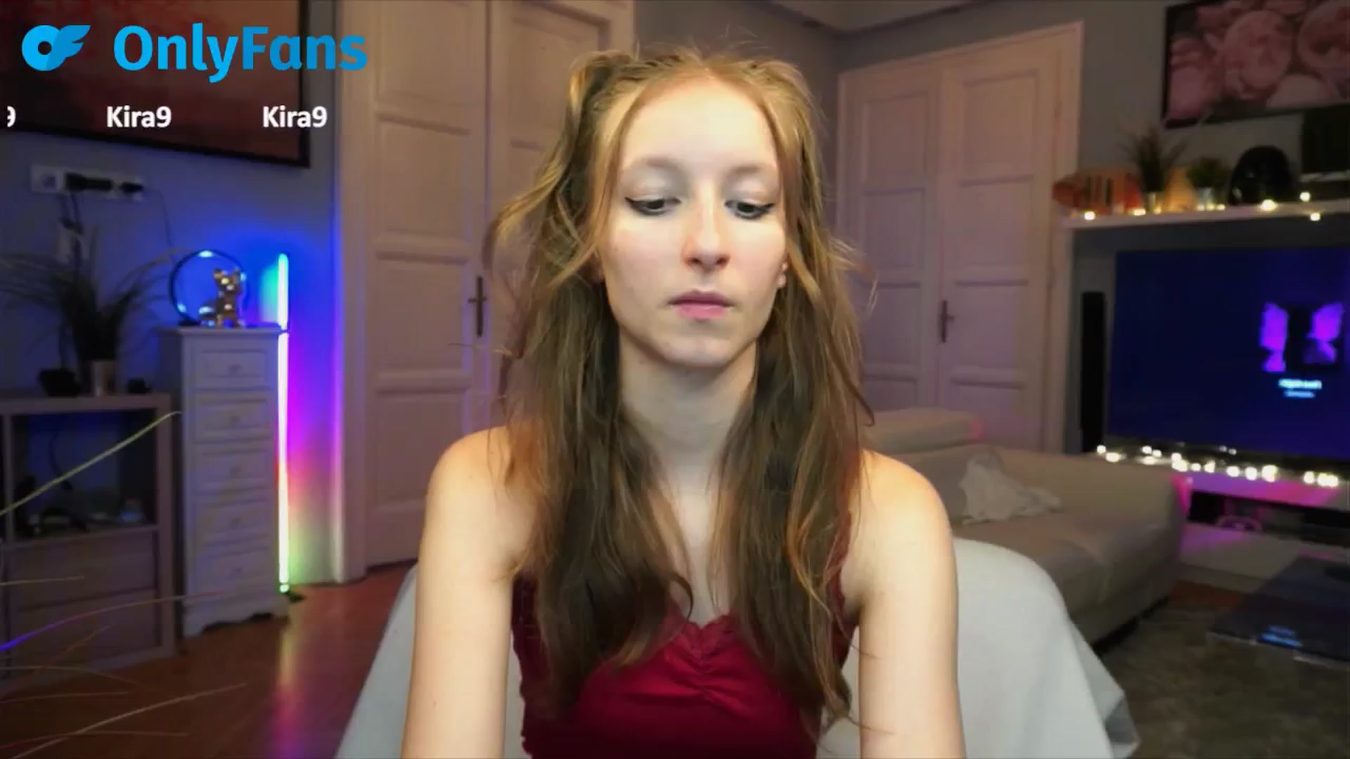 Gallery image thumbnail from Kira9's myfreecams stream on, 09/21/2025, 21:46 image 4 of 20