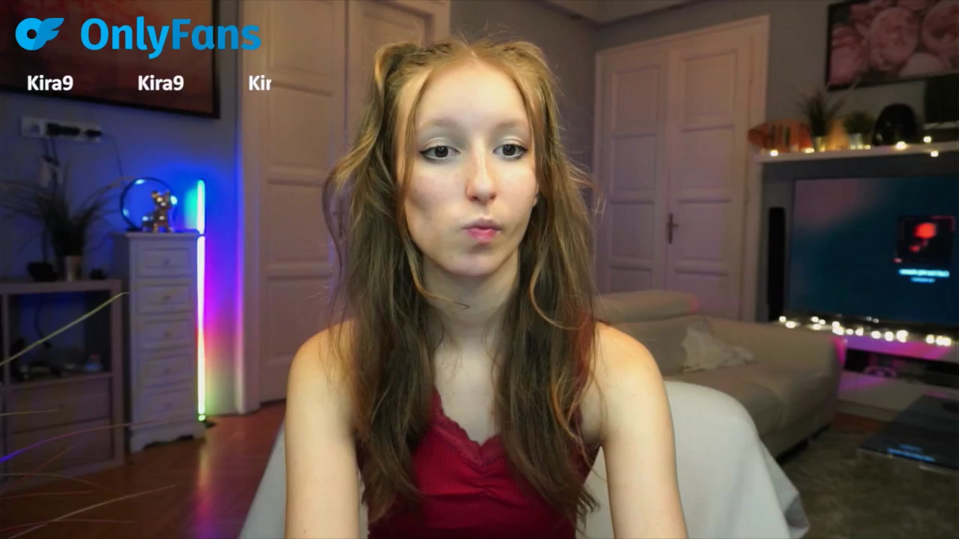 Gallery image thumbnail from Kira9's myfreecams stream on, 09/21/2025, 21:46 image 7 of 20
