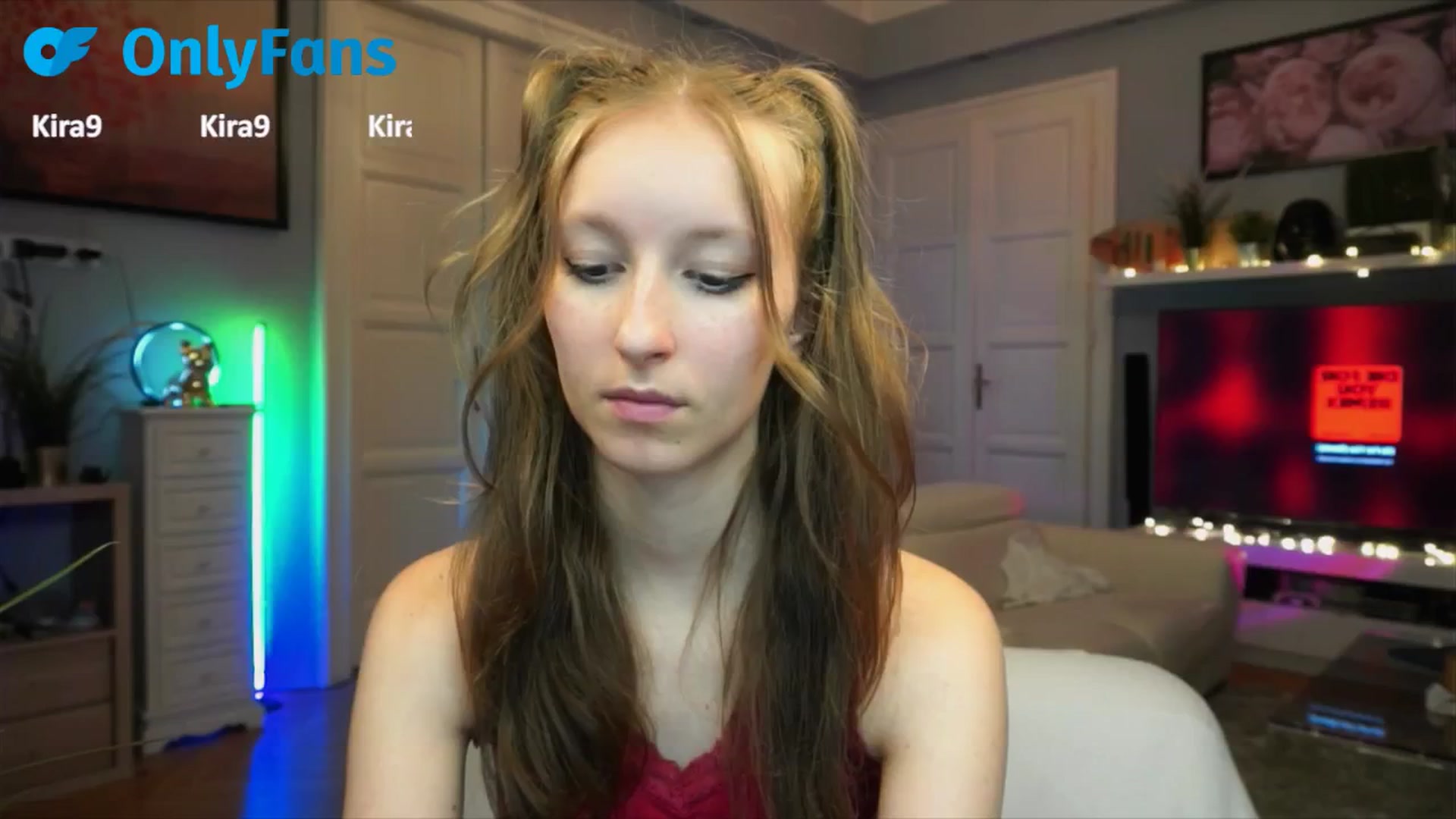 Gallery image thumbnail from Kira9's myfreecams stream on, 09/21/2025, 22:29 image 11 of 20