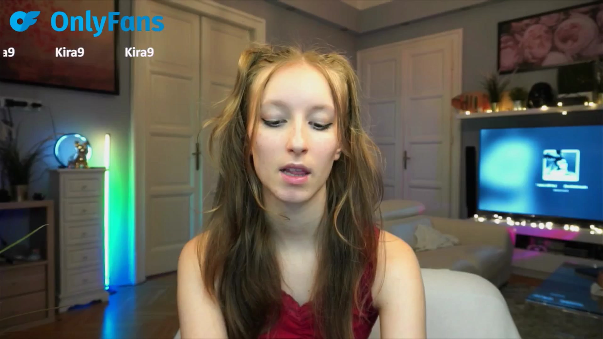 Gallery image thumbnail from Kira9's myfreecams stream on, 09/21/2025, 22:29 image 15 of 20