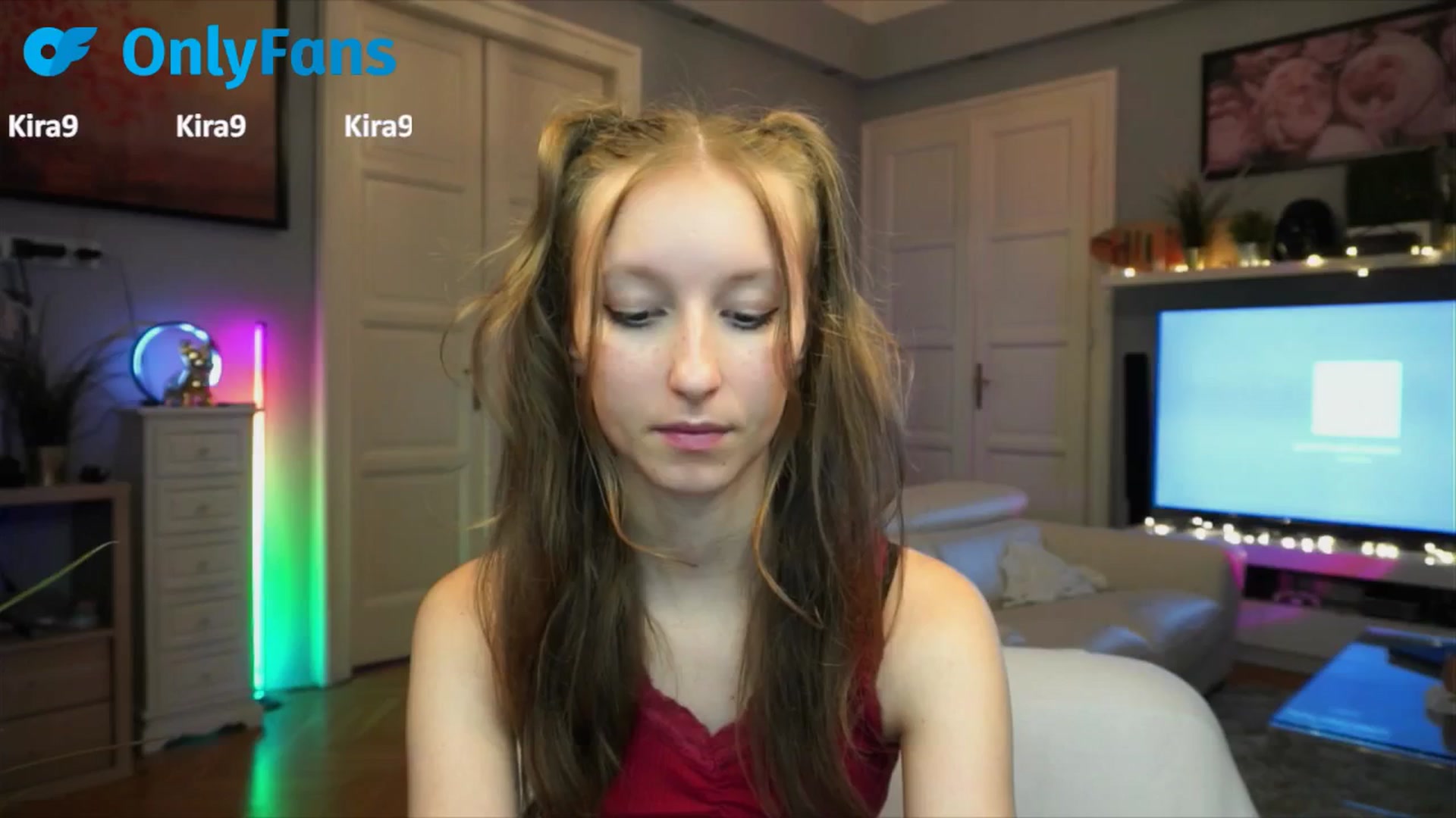 Gallery image thumbnail from Kira9's myfreecams stream on, 09/21/2025, 22:29 image 20 of 20