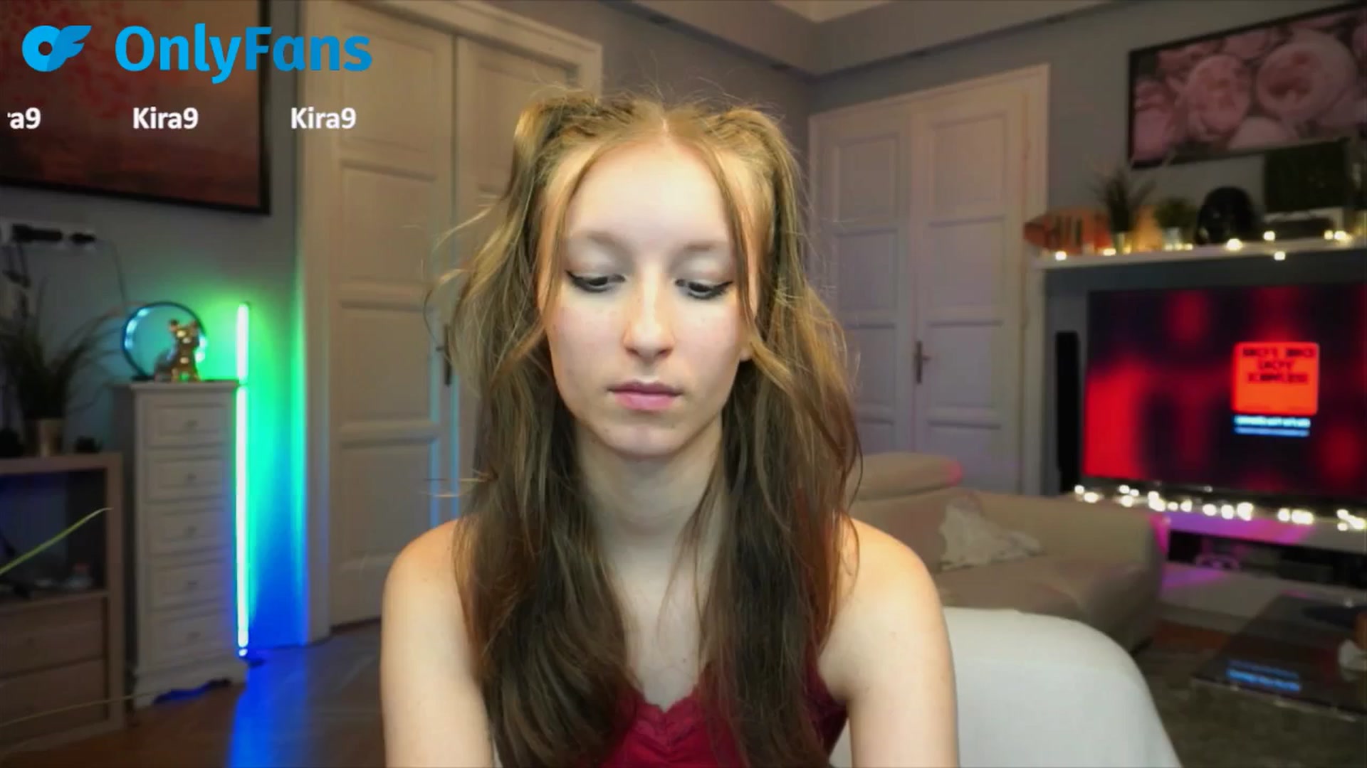 Gallery image thumbnail from Kira9's myfreecams stream on, 09/21/2025, 22:29 image 12 of 20