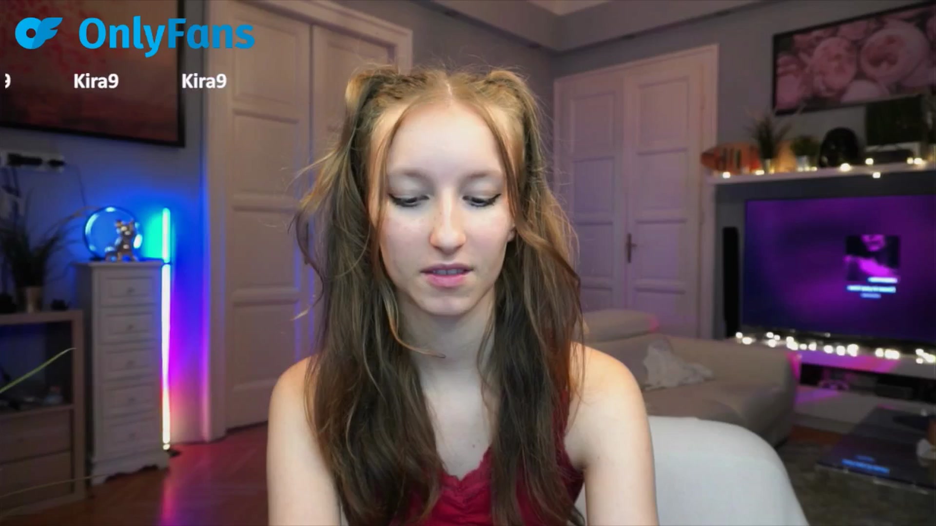 Gallery image thumbnail from Kira9's myfreecams stream on, 09/21/2025, 22:29 image 1 of 20