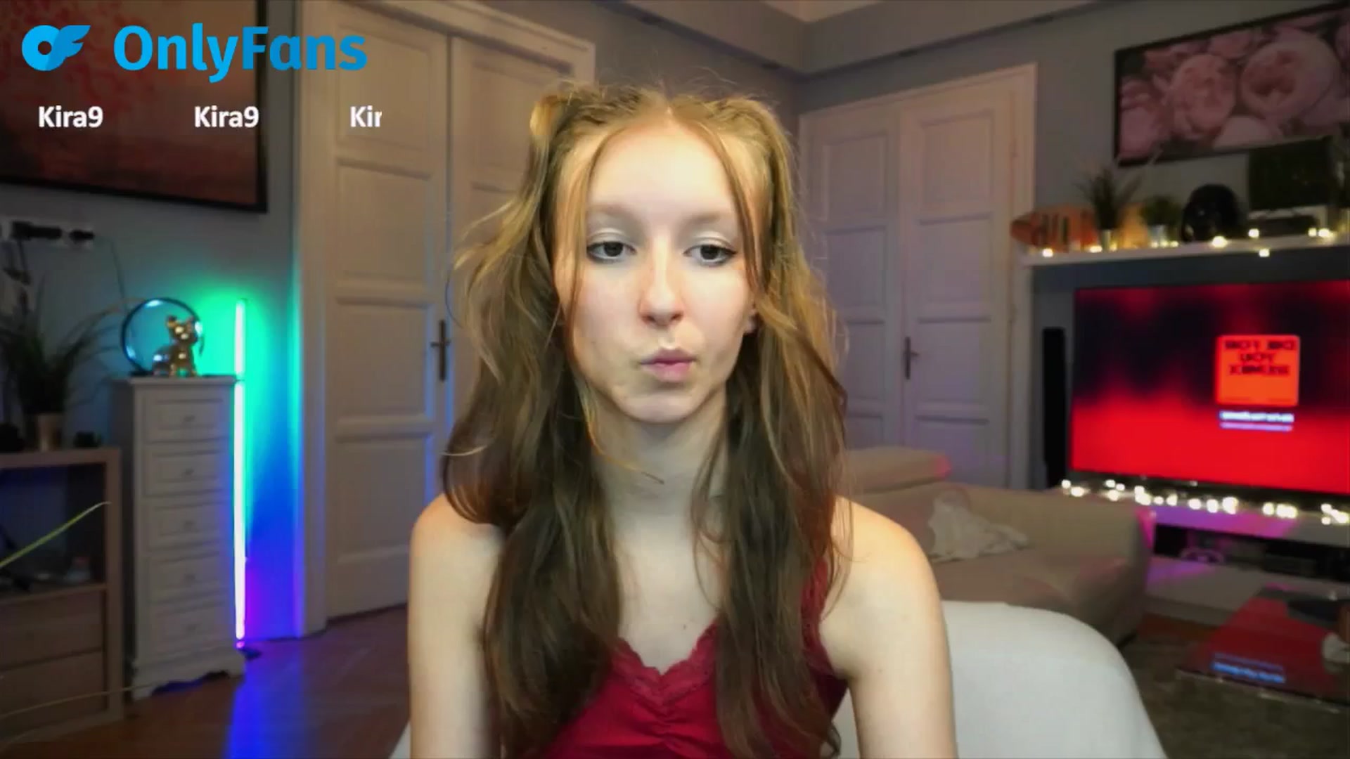 Gallery image thumbnail from Kira9's myfreecams stream on, 09/21/2025, 22:29 image 8 of 20