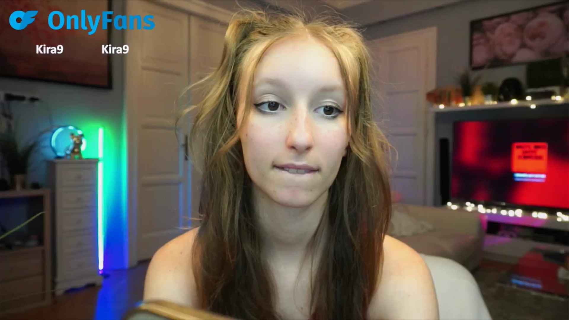 Gallery image thumbnail from Kira9's myfreecams stream on, 09/21/2025, 22:29 image 10 of 20