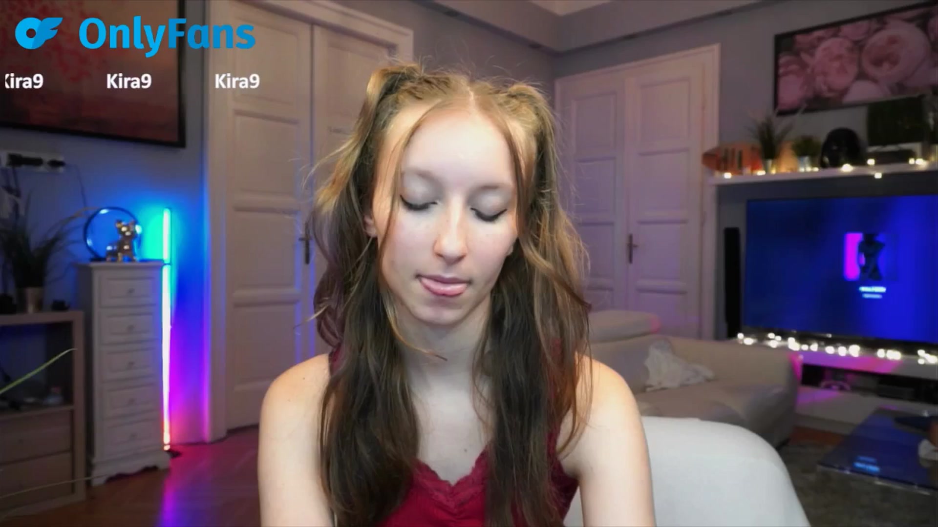 Gallery image thumbnail from Kira9's myfreecams stream on, 09/21/2025, 22:29 image 3 of 20