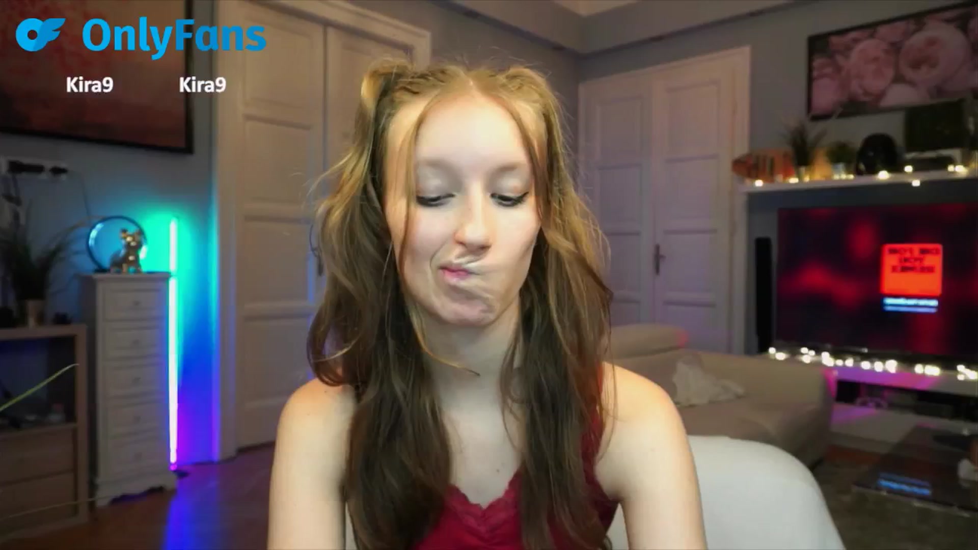 Gallery image thumbnail from Kira9's myfreecams stream on, 09/21/2025, 22:29 image 7 of 20
