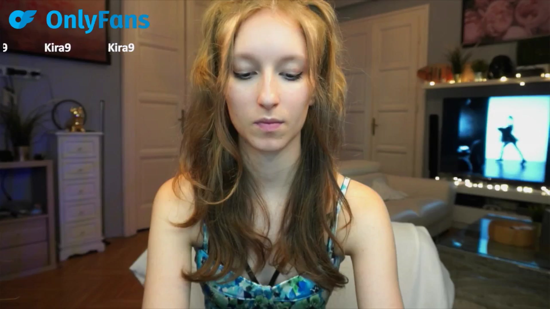 Gallery image thumbnail from Kira9's myfreecams stream on, 09/22/2025, 19:03 image 9 of 20