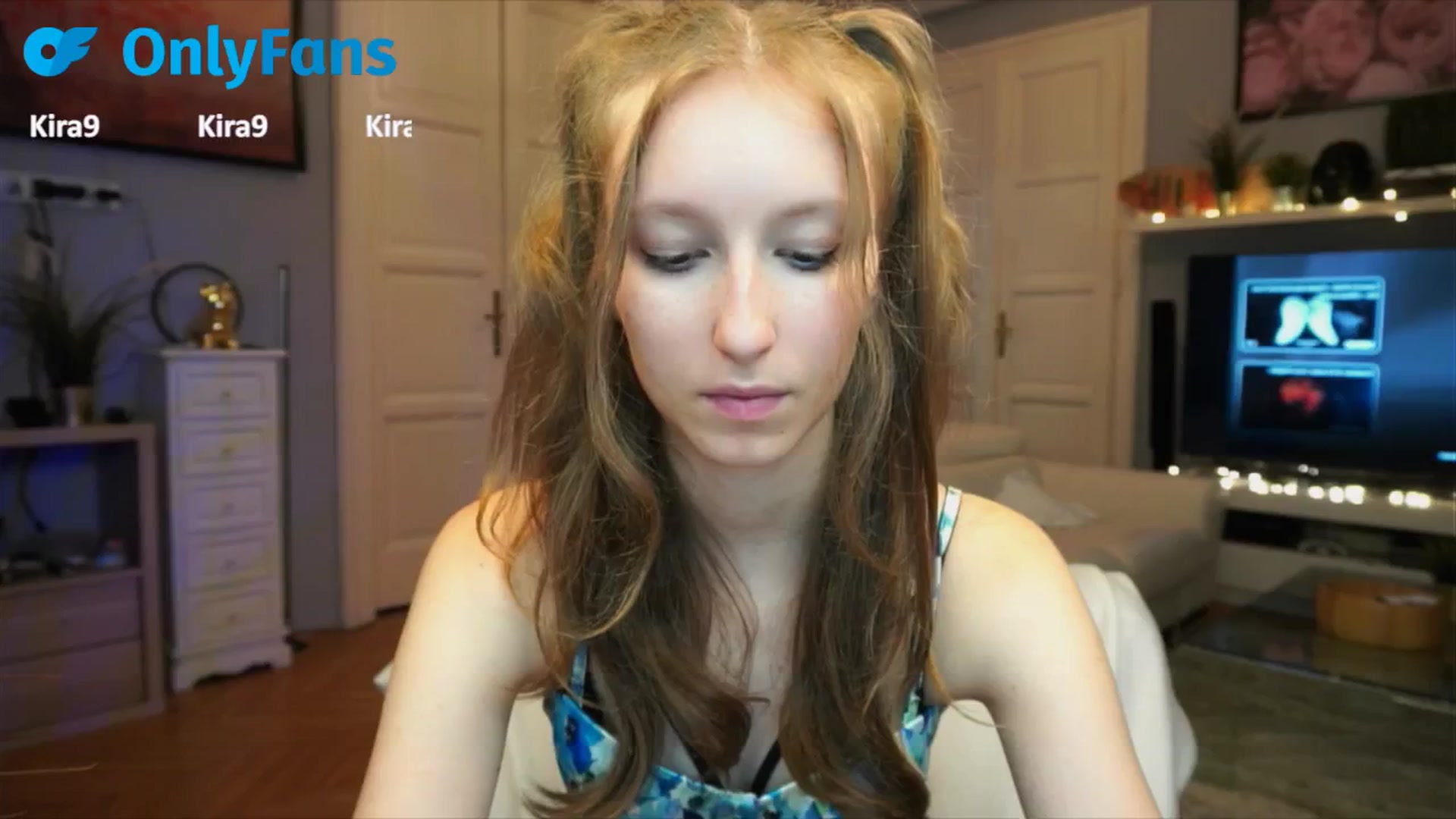 Gallery image thumbnail from Kira9's myfreecams stream on, 09/22/2025, 19:03 image 8 of 20