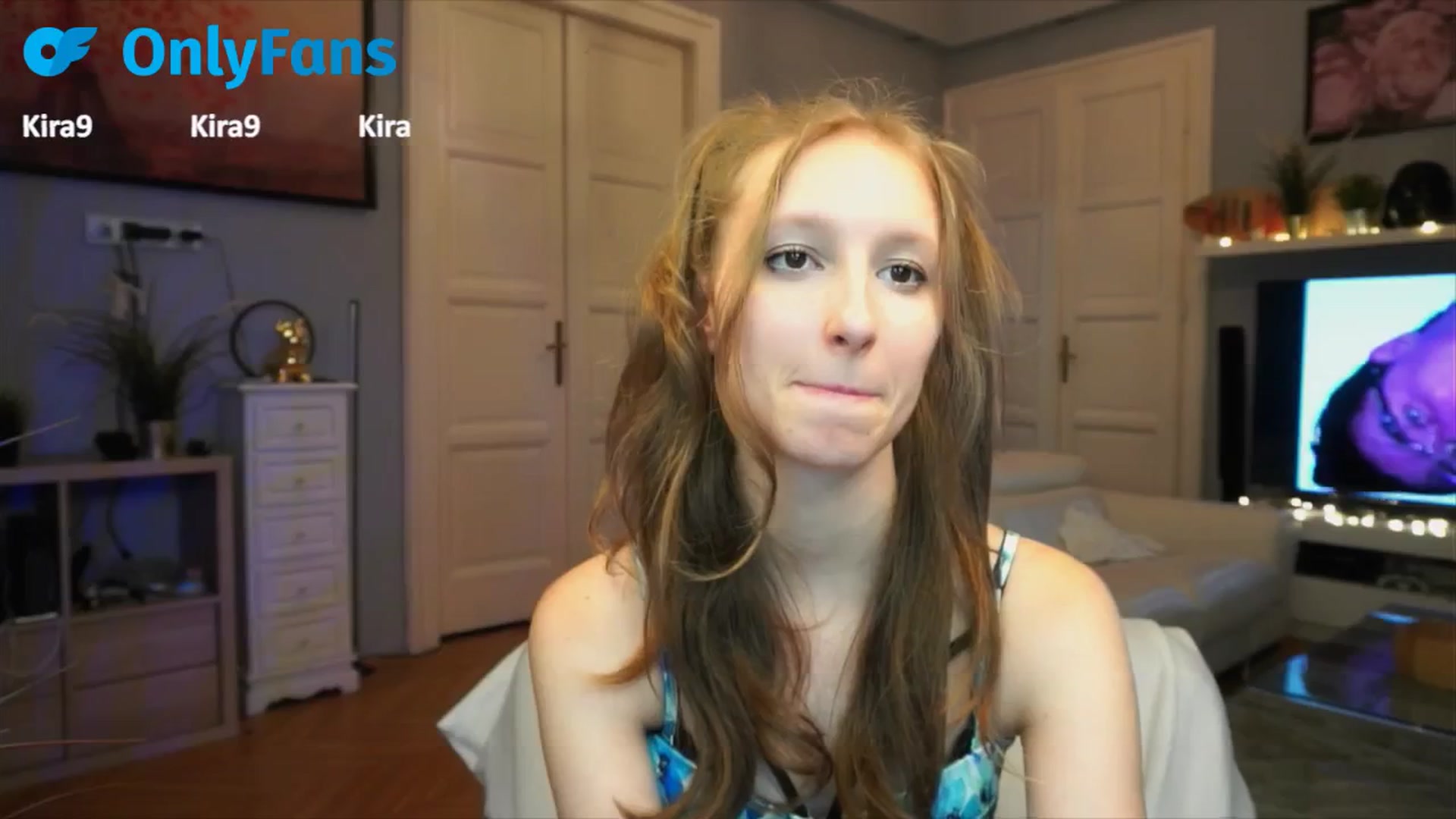 Gallery image thumbnail from Kira9's myfreecams stream on, 09/22/2025, 19:03 image 6 of 20
