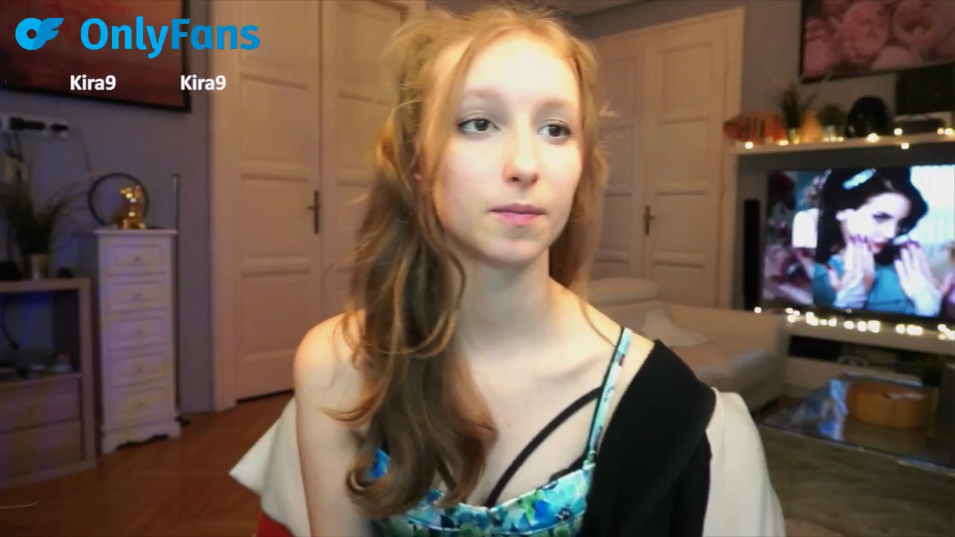 Gallery image thumbnail from Kira9's myfreecams stream on, 09/22/2025, 19:57 image 6 of 20