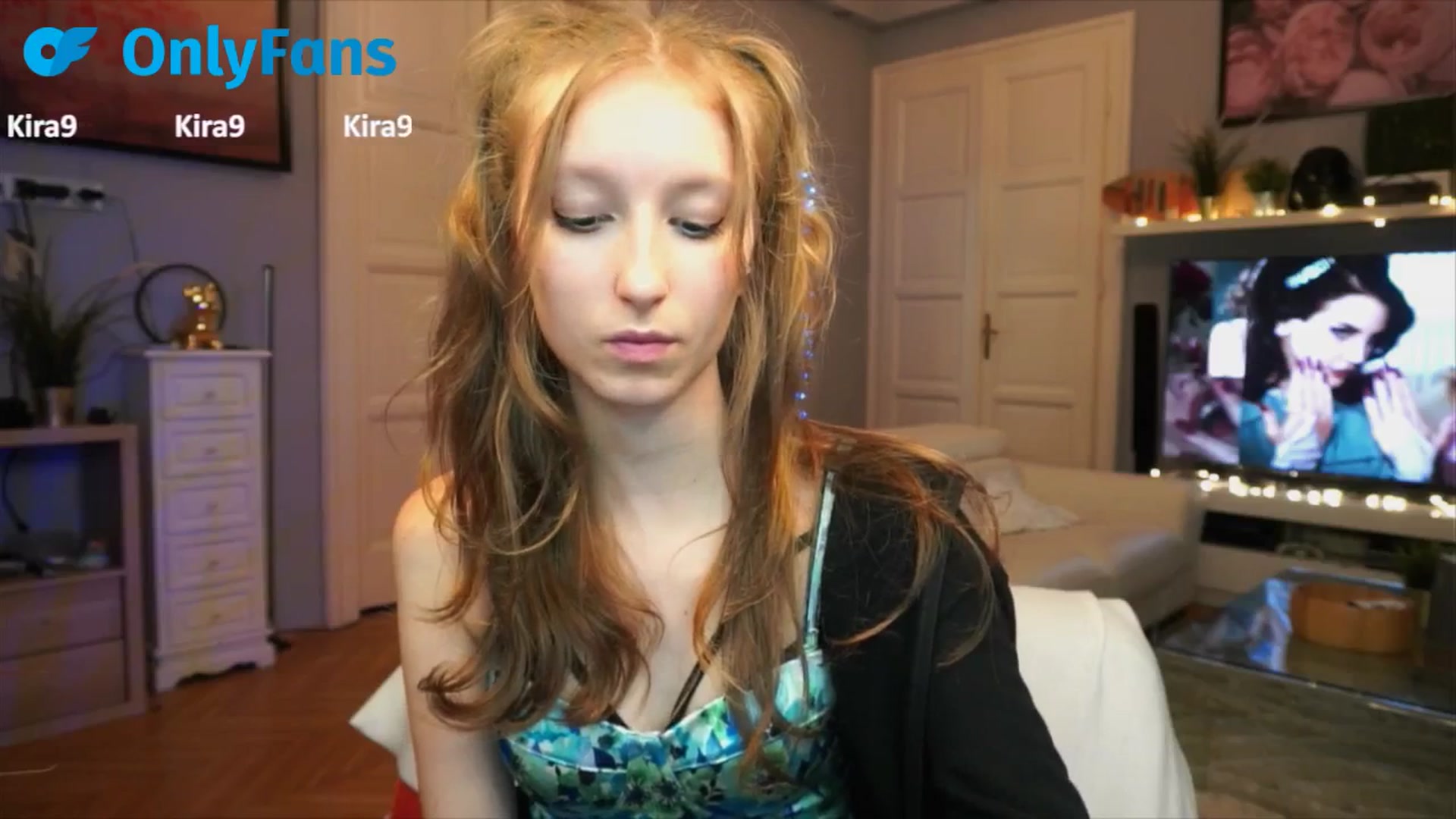 Gallery image thumbnail from Kira9's myfreecams stream on, 09/22/2025, 19:57 image 4 of 20