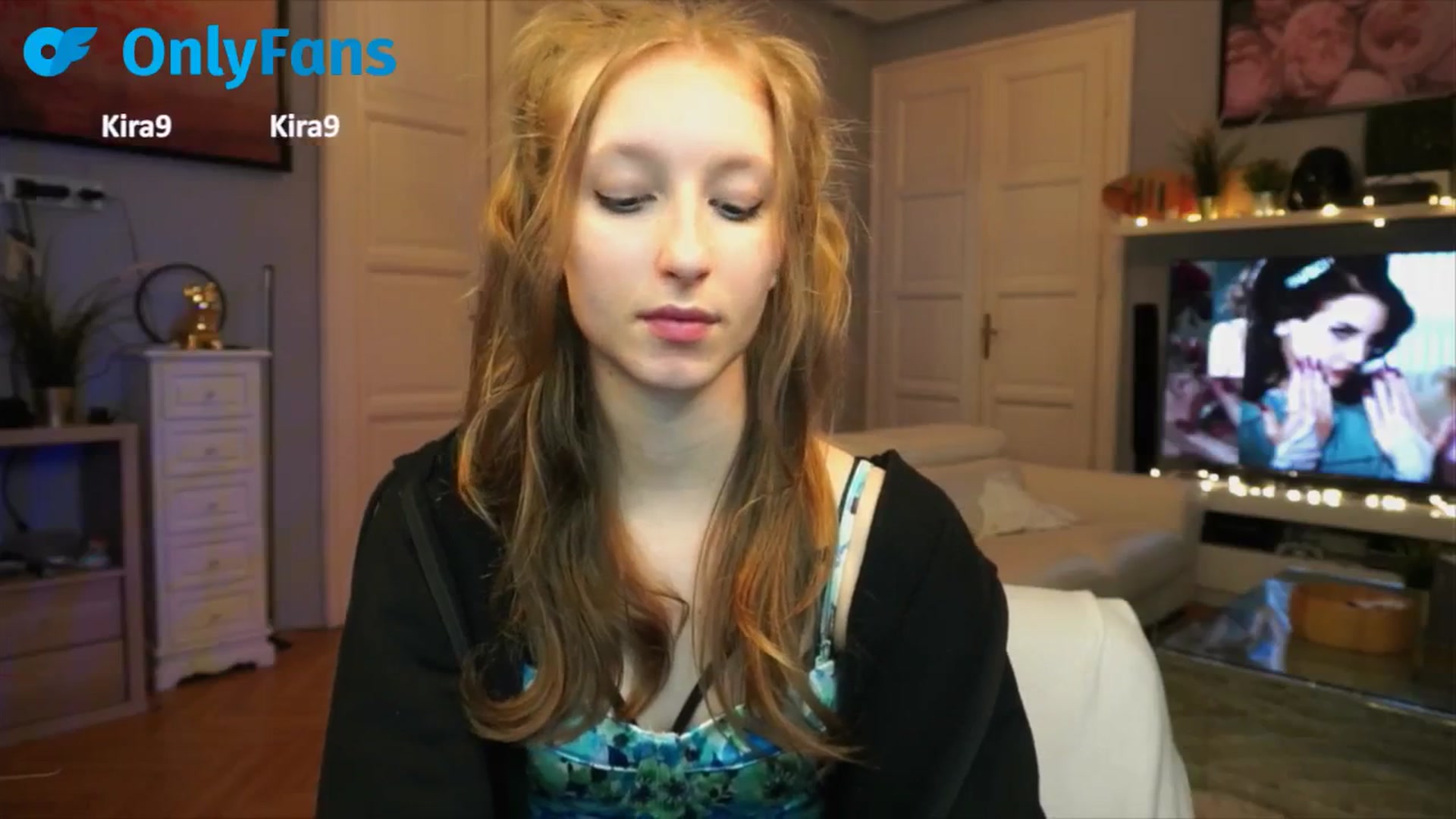 Gallery image thumbnail from Kira9's myfreecams stream on, 09/22/2025, 19:57 image 16 of 20