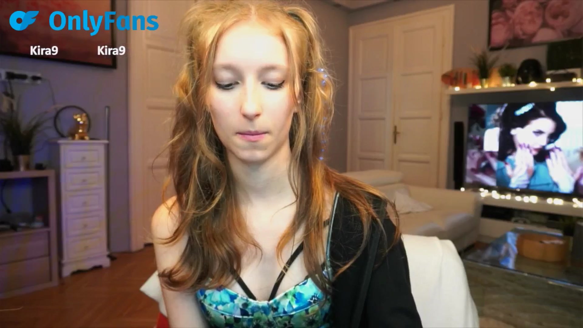 Gallery image thumbnail from Kira9's myfreecams stream on, 09/22/2025, 19:57 image 2 of 20