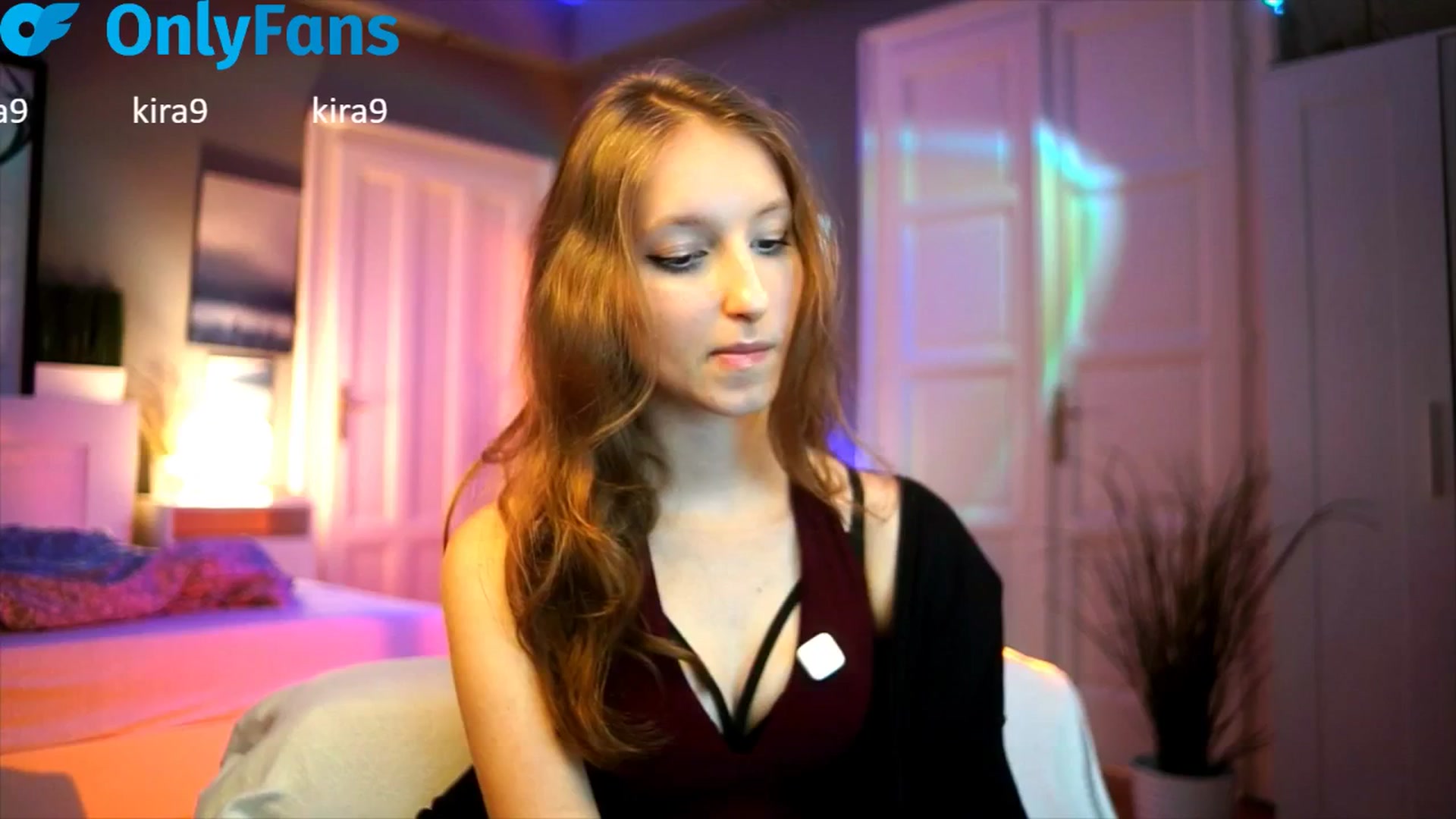 Gallery image thumbnail from Kira9's myfreecams stream on, 09/25/2025, 18:01 image 6 of 20