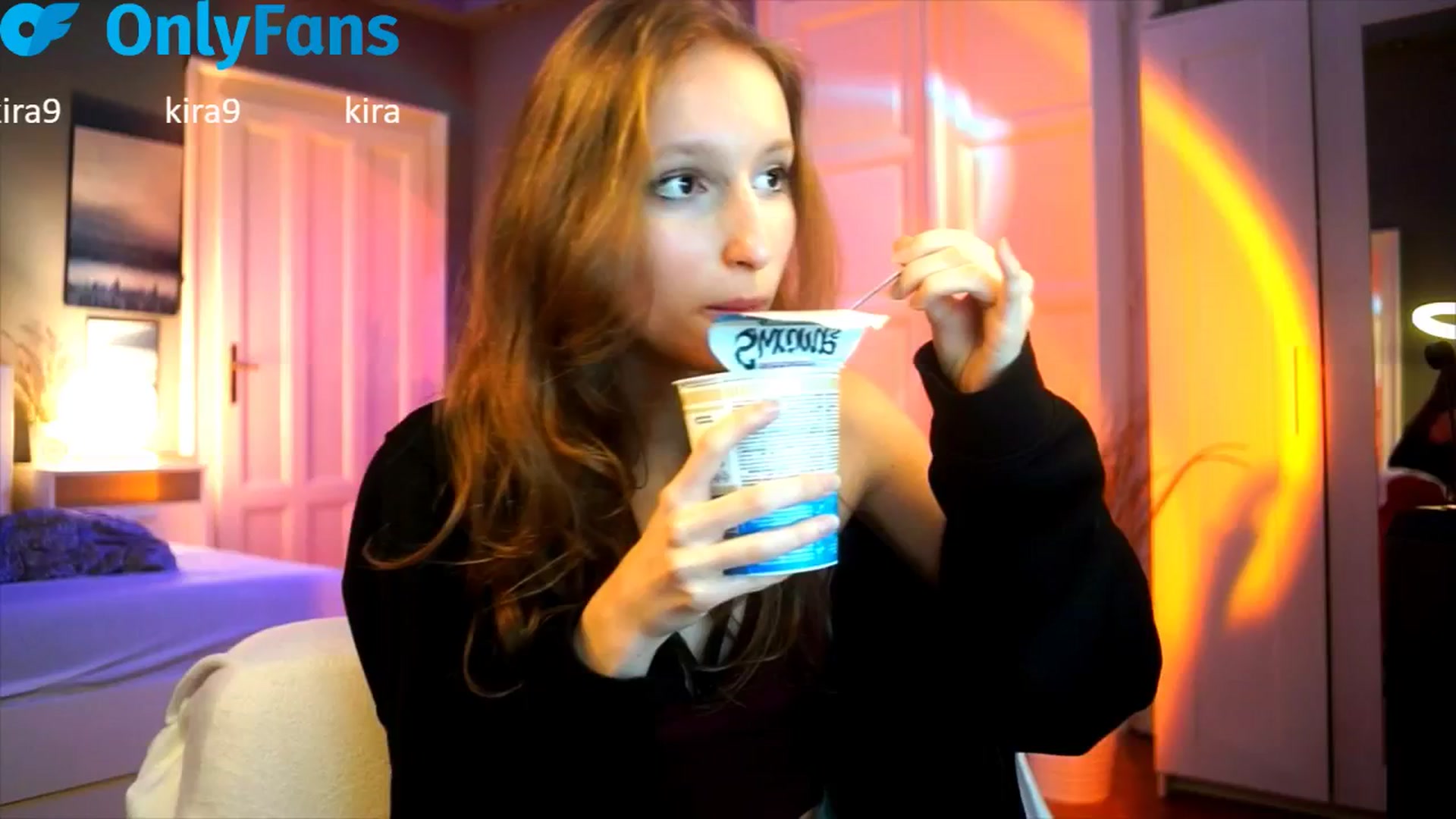 Gallery image thumbnail from Kira9's myfreecams stream on, 09/25/2025, 20:05 image 3 of 20