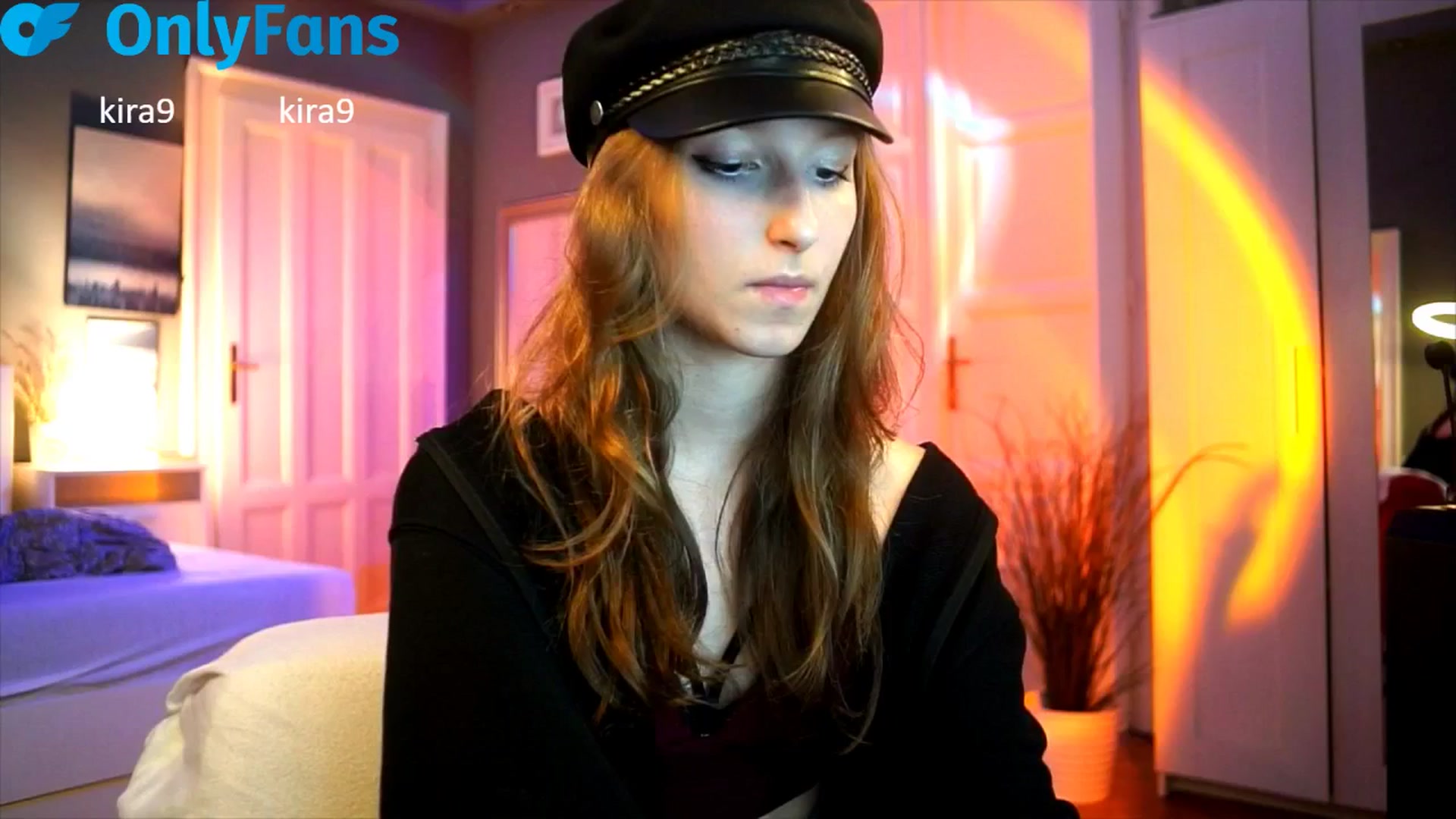Gallery image thumbnail from Kira9's myfreecams stream on, 09/25/2025, 20:35 image 1 of 20