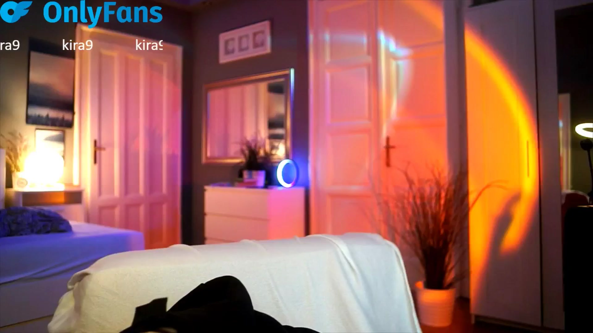 Gallery image thumbnail from Kira9's myfreecams stream on, 09/25/2025, 20:35 image 16 of 20