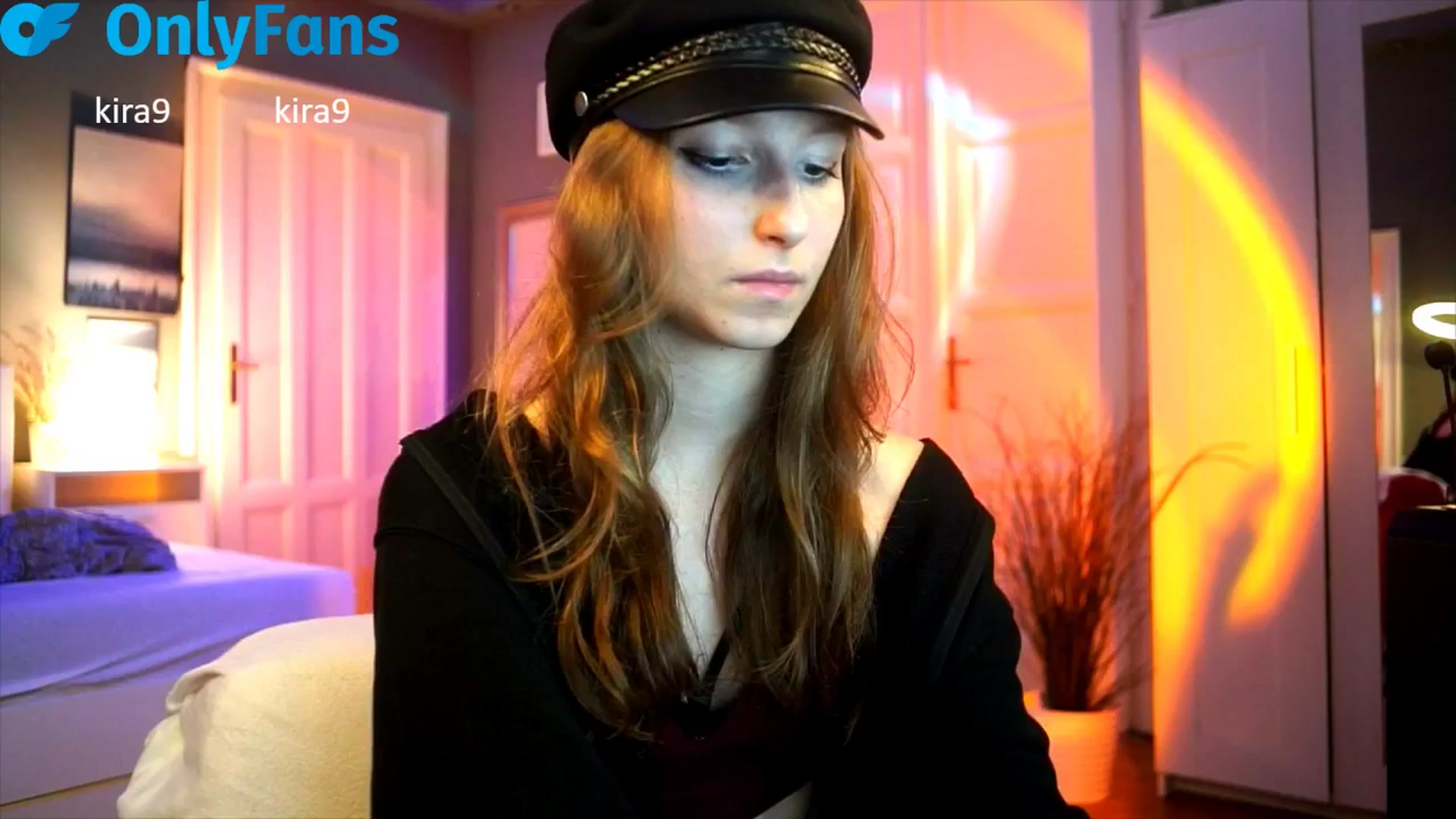 Gallery image thumbnail from Kira9's myfreecams stream on, 09/25/2025, 20:35 image 2 of 20