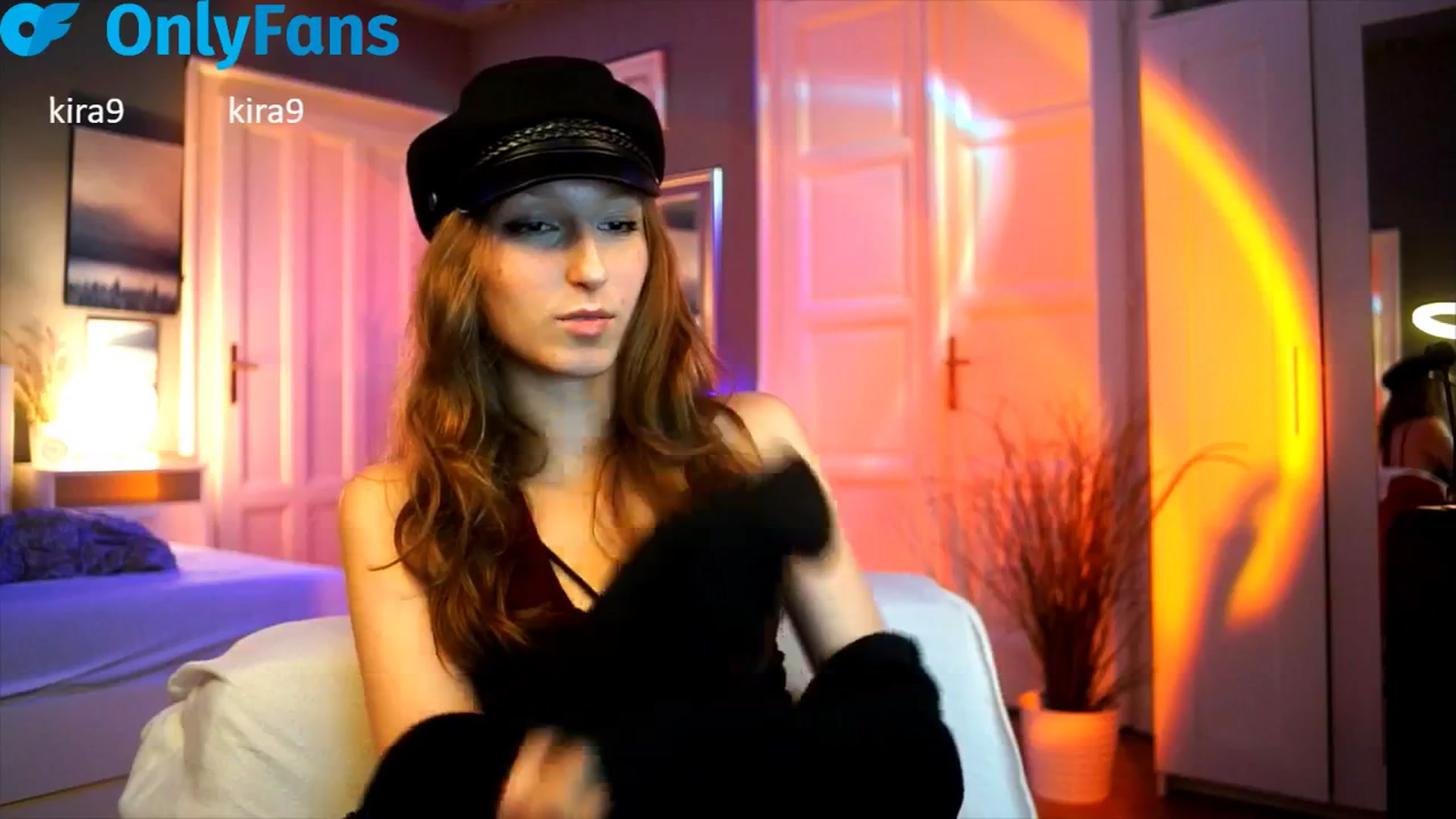 Gallery image thumbnail from Kira9's myfreecams stream on, 09/25/2025, 21:08 image 12 of 20