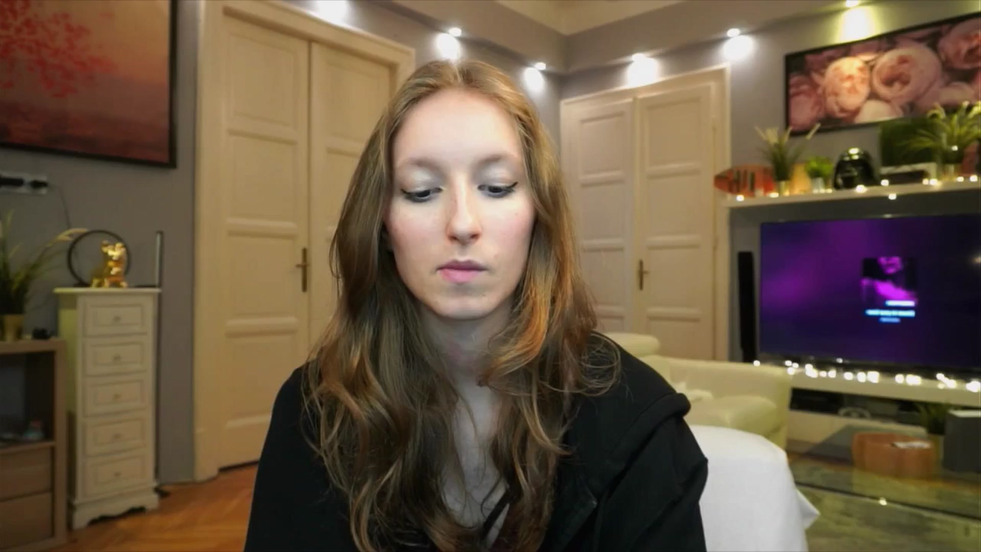 Gallery image thumbnail from Kira9's myfreecams stream on, 09/26/2025, 23:04 image 5 of 20