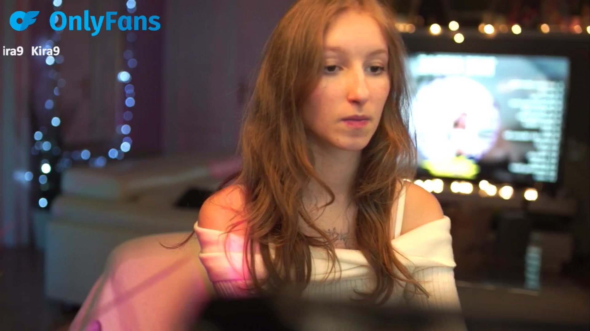 Gallery image thumbnail from Kira9's myfreecams stream on, 09/28/2025, 17:48 image 14 of 20