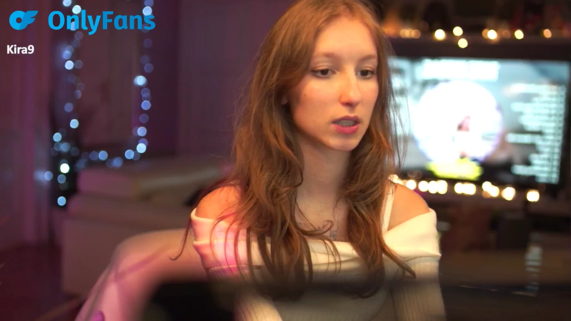 Gallery image thumbnail from Kira9's myfreecams stream on, 09/28/2025, 17:48 image 15 of 20