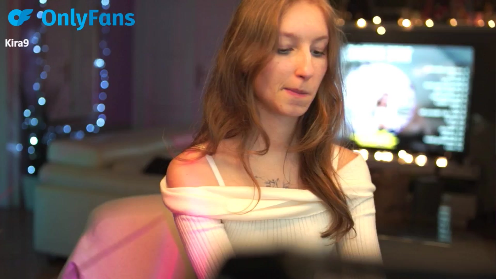 Gallery image thumbnail from Kira9's myfreecams stream on, 09/28/2025, 17:48 image 7 of 20