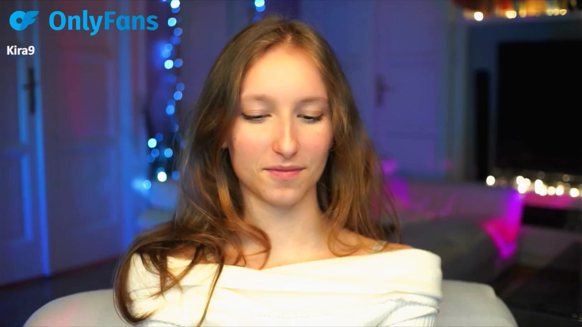 Gallery image thumbnail from Kira9's myfreecams stream on, 09/28/2025, 19:36 image 15 of 20