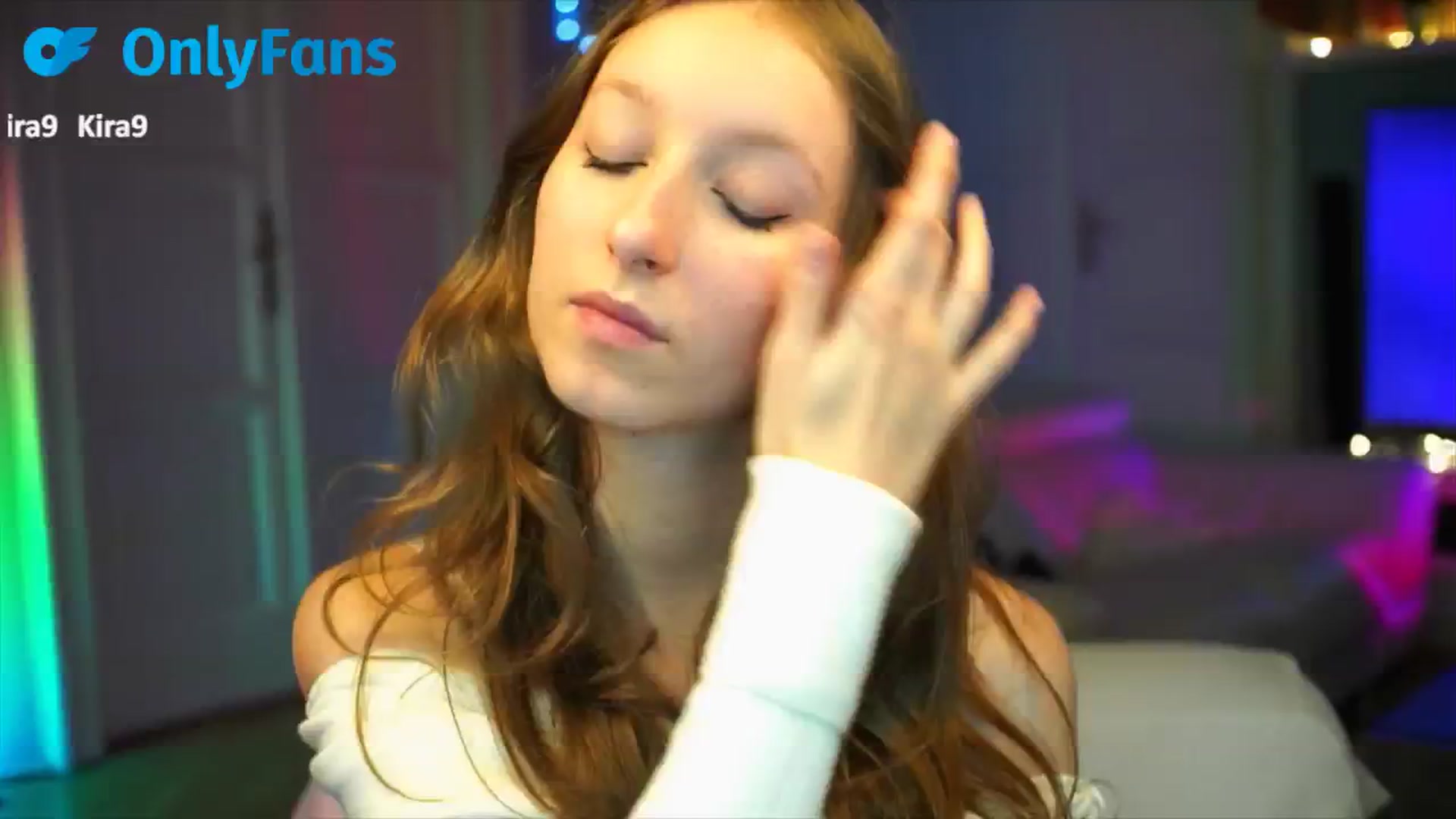 Gallery image thumbnail from Kira9's myfreecams stream on, 09/28/2025, 19:36 image 6 of 20
