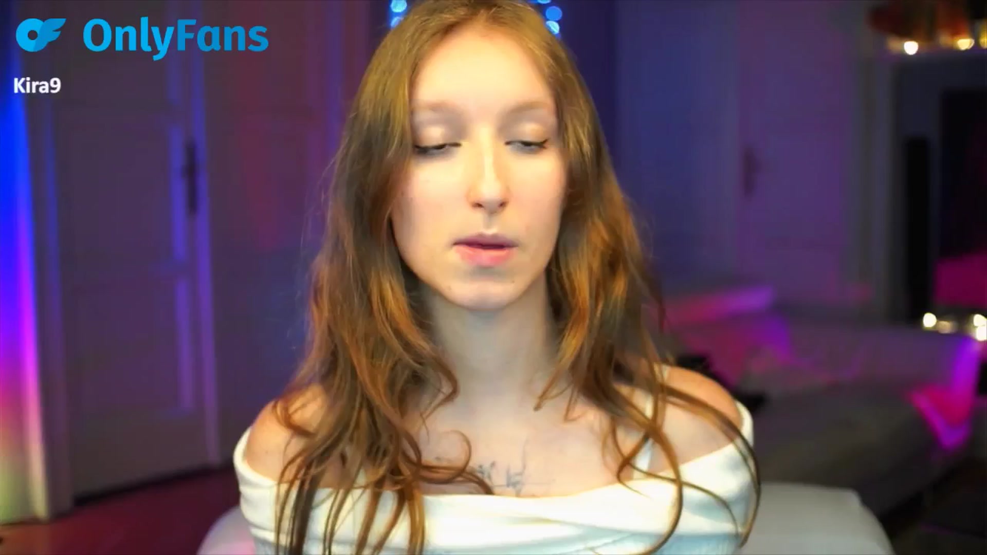 Gallery image thumbnail from Kira9's myfreecams stream on, 09/28/2025, 19:36 image 19 of 20