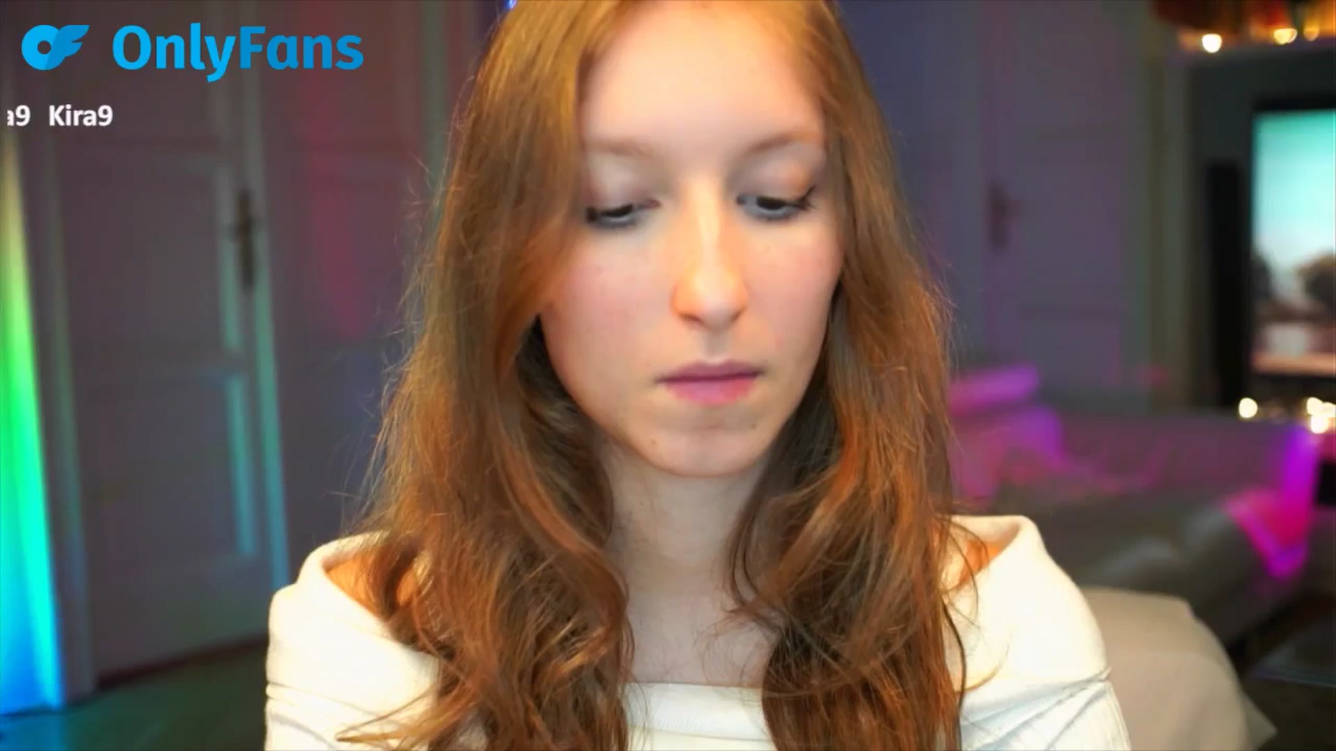 Gallery image thumbnail from Kira9's myfreecams stream on, 09/28/2025, 19:36 image 1 of 20