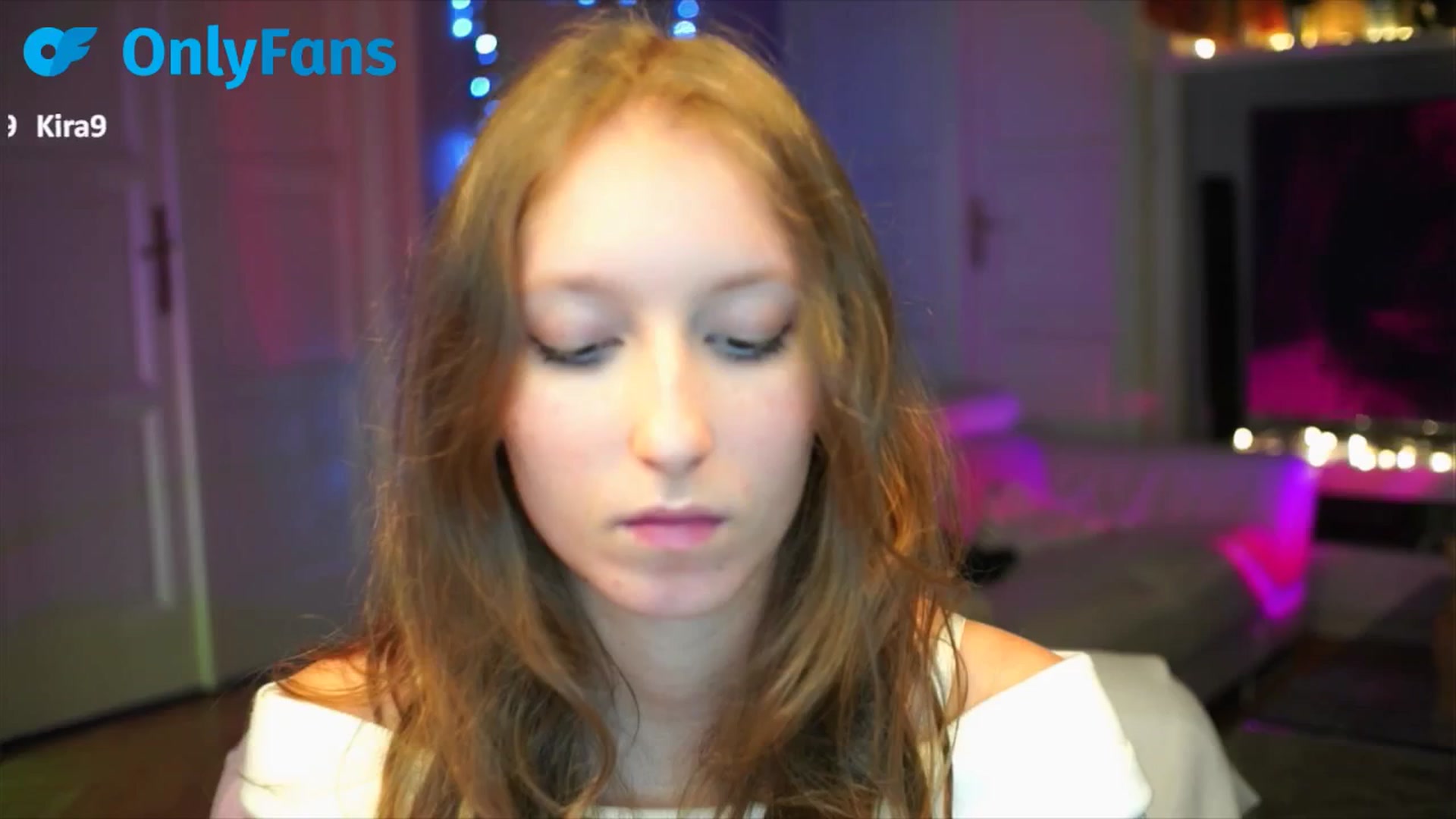 Gallery image thumbnail from Kira9's myfreecams stream on, 09/28/2025, 21:02 image 13 of 20