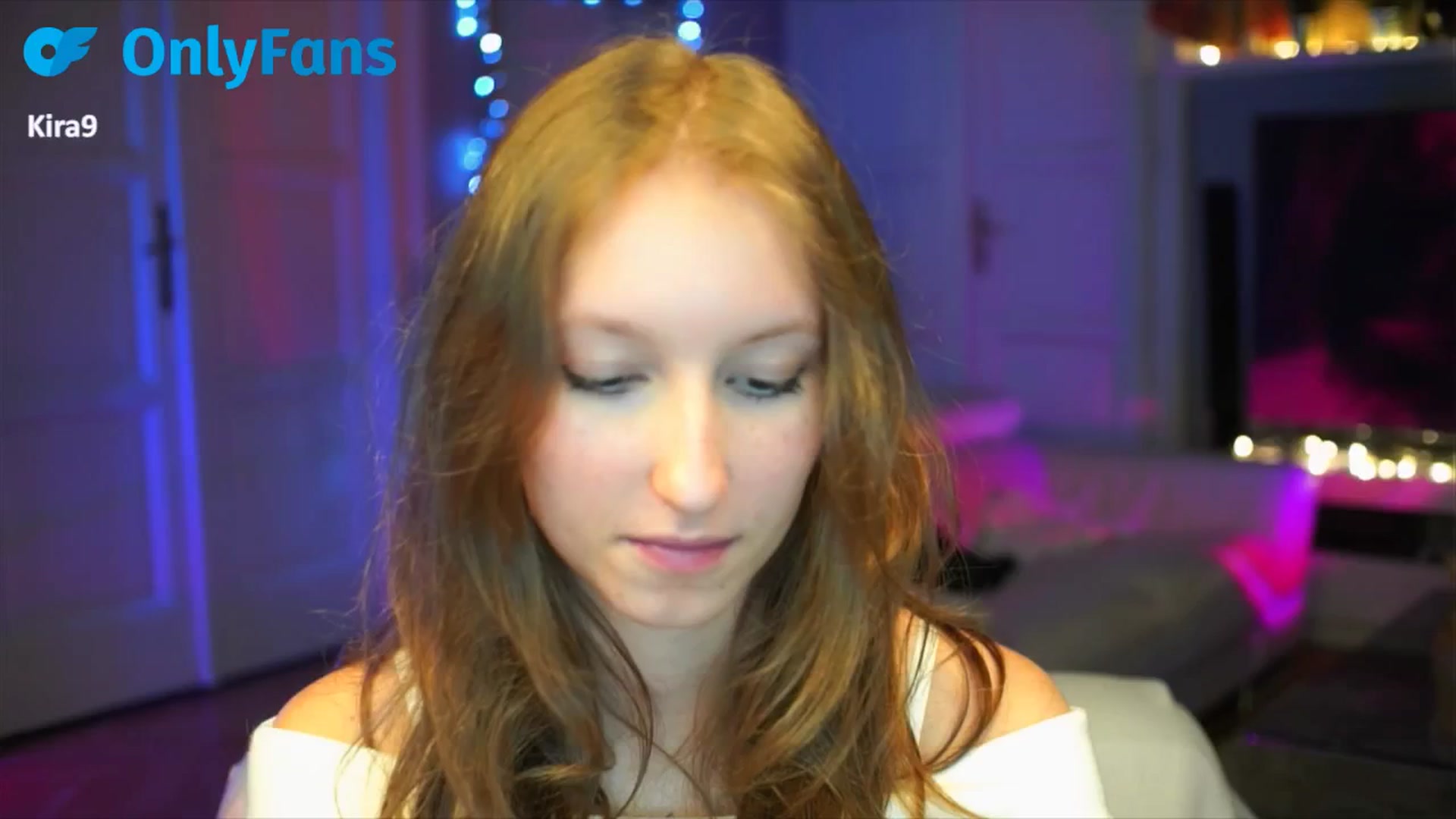 Gallery image thumbnail from Kira9's myfreecams stream on, 09/28/2025, 21:02 image 7 of 20
