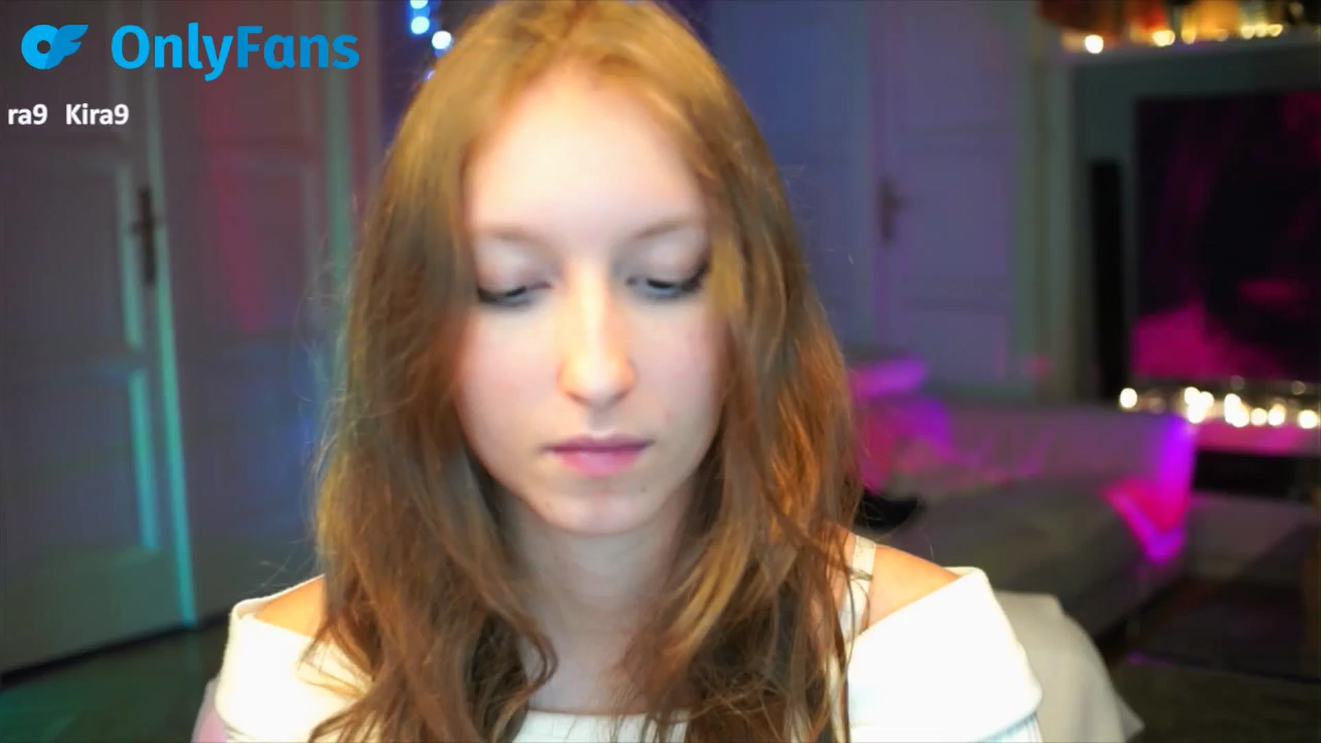 Gallery image thumbnail from Kira9's myfreecams stream on, 09/28/2025, 21:02 image 17 of 20