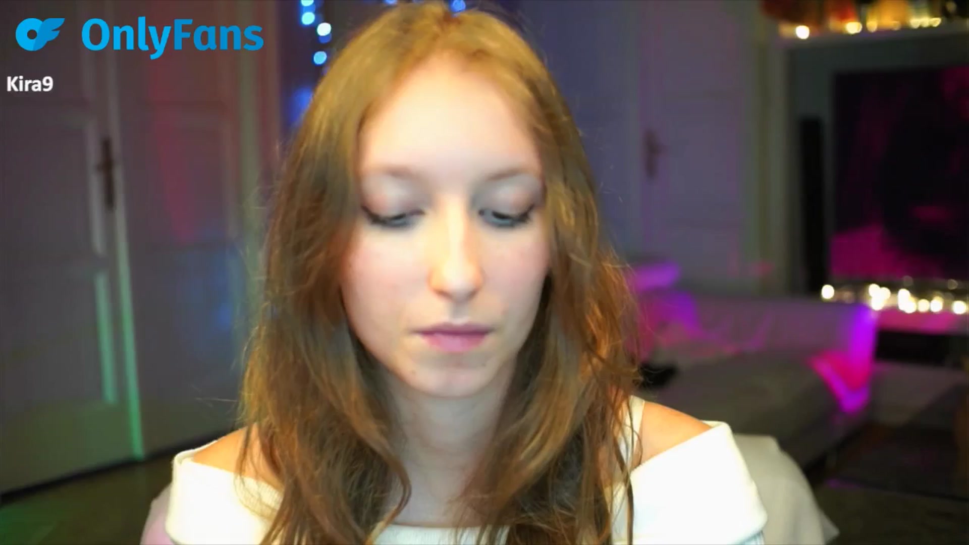 Gallery image thumbnail from Kira9's myfreecams stream on, 09/28/2025, 21:02 image 15 of 20