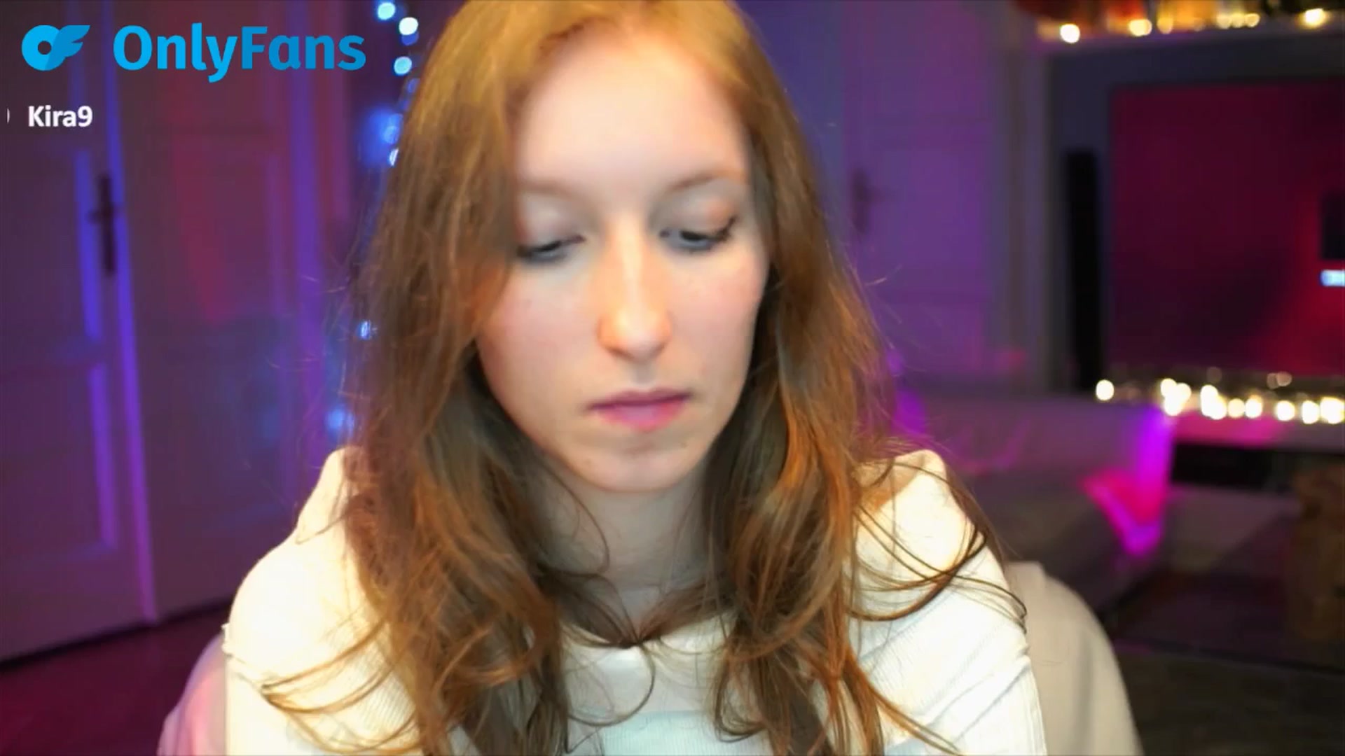 Gallery image thumbnail from Kira9's myfreecams stream on, 09/28/2025, 21:53 image 16 of 20